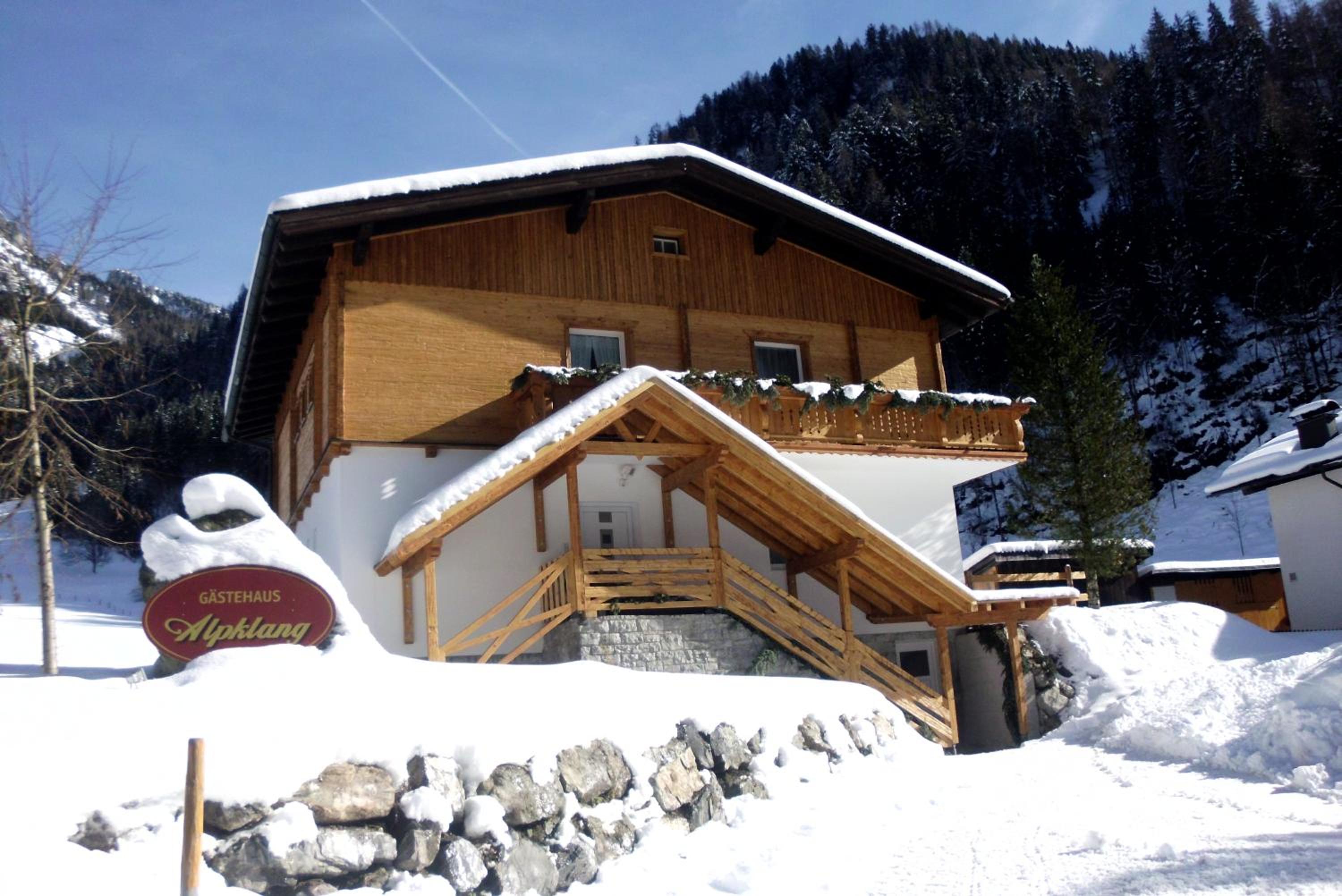 Apartment with Mountain View photo 2