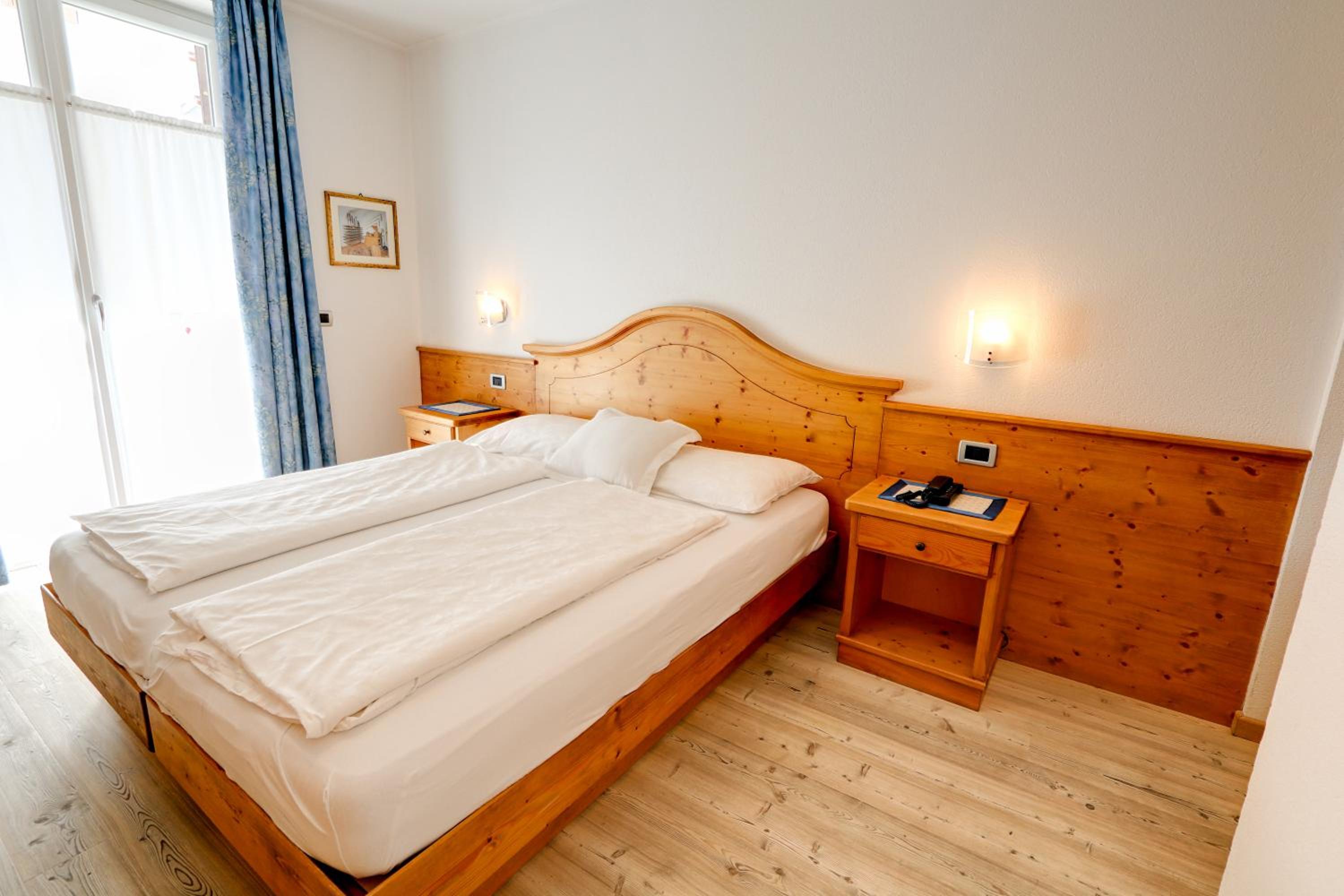 Double or Twin Room with Balcony - Photo 2
