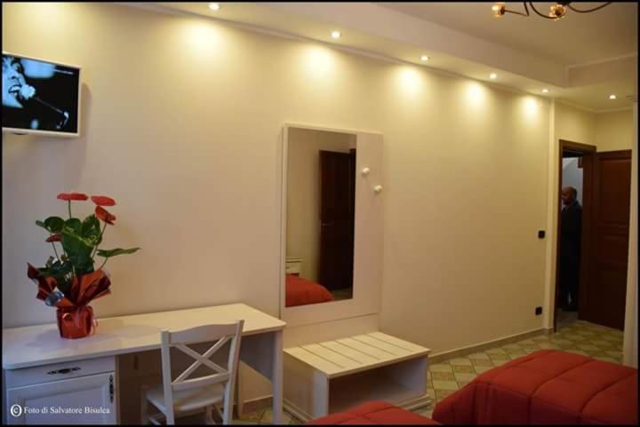 Deluxe Double or Twin Room photo 2