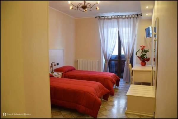 Deluxe Double or Twin Room photo 3