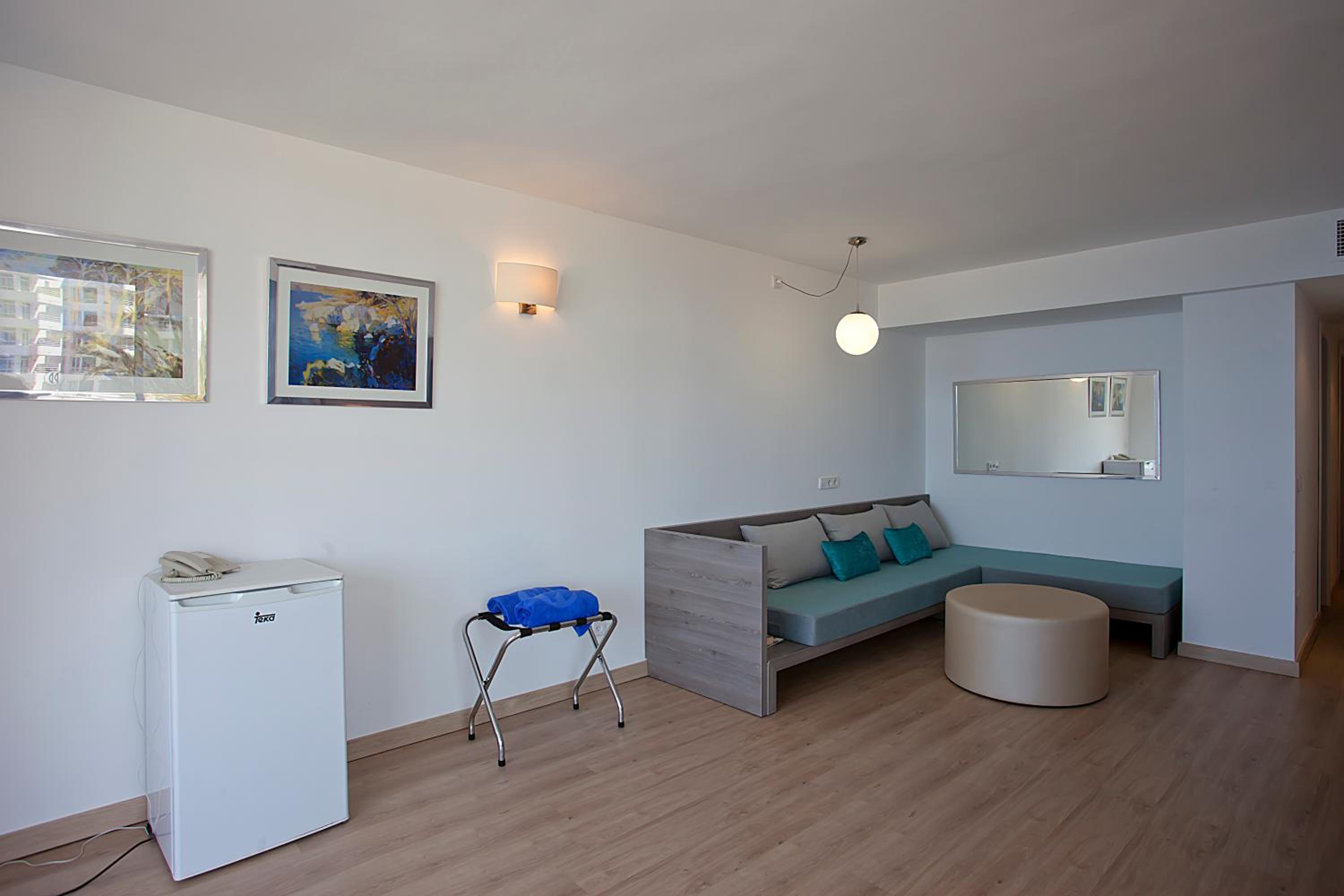 One-Bedroom Apartment photo 3