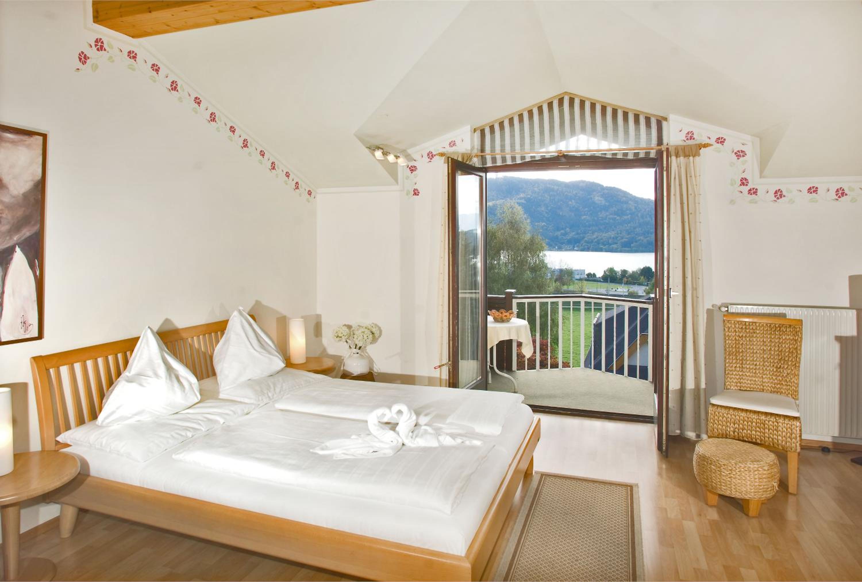 One-Bedroom Apartment with Balcony photo 1