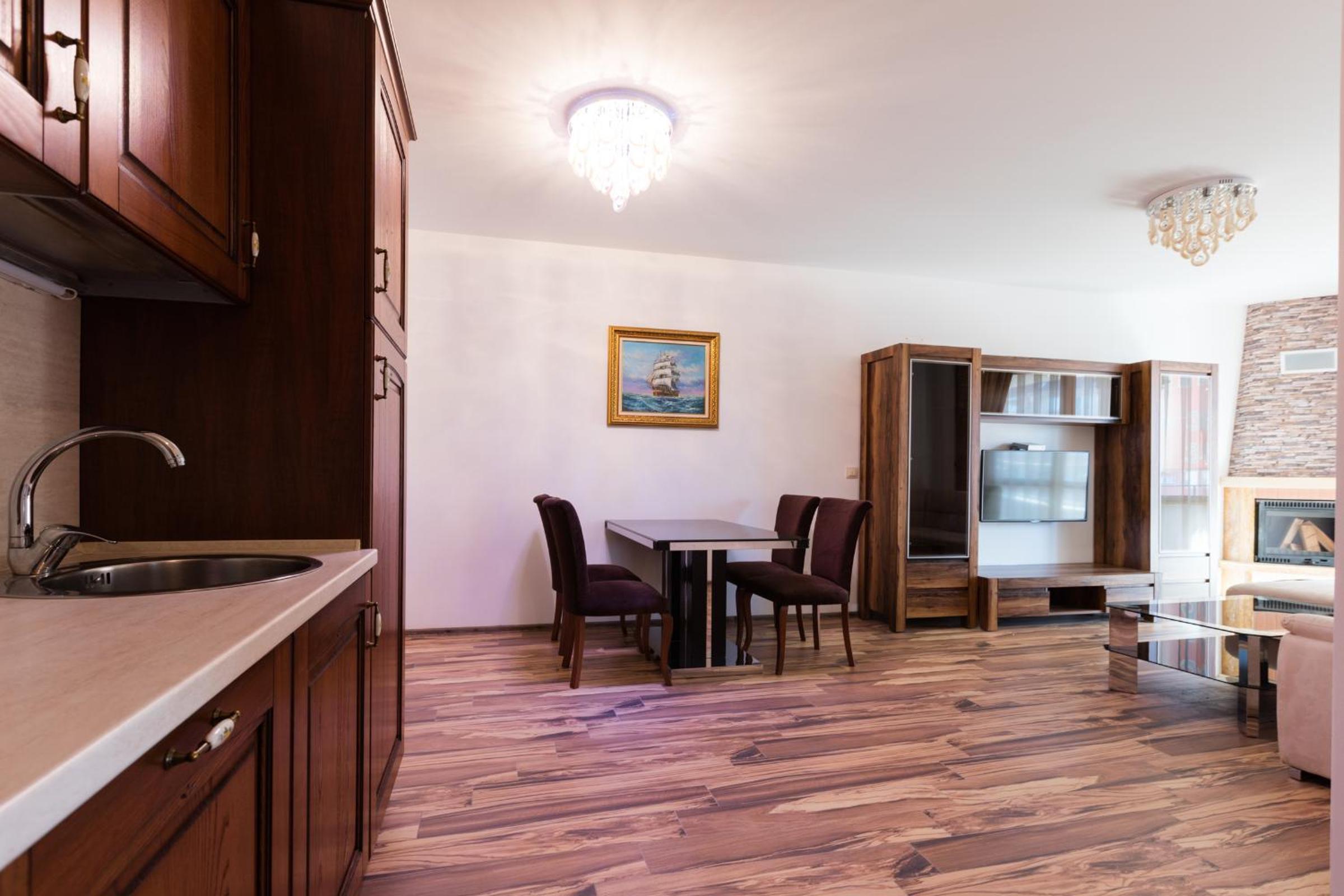 One-Bedroom Apartment with Balcony (3 Adults) photo 3