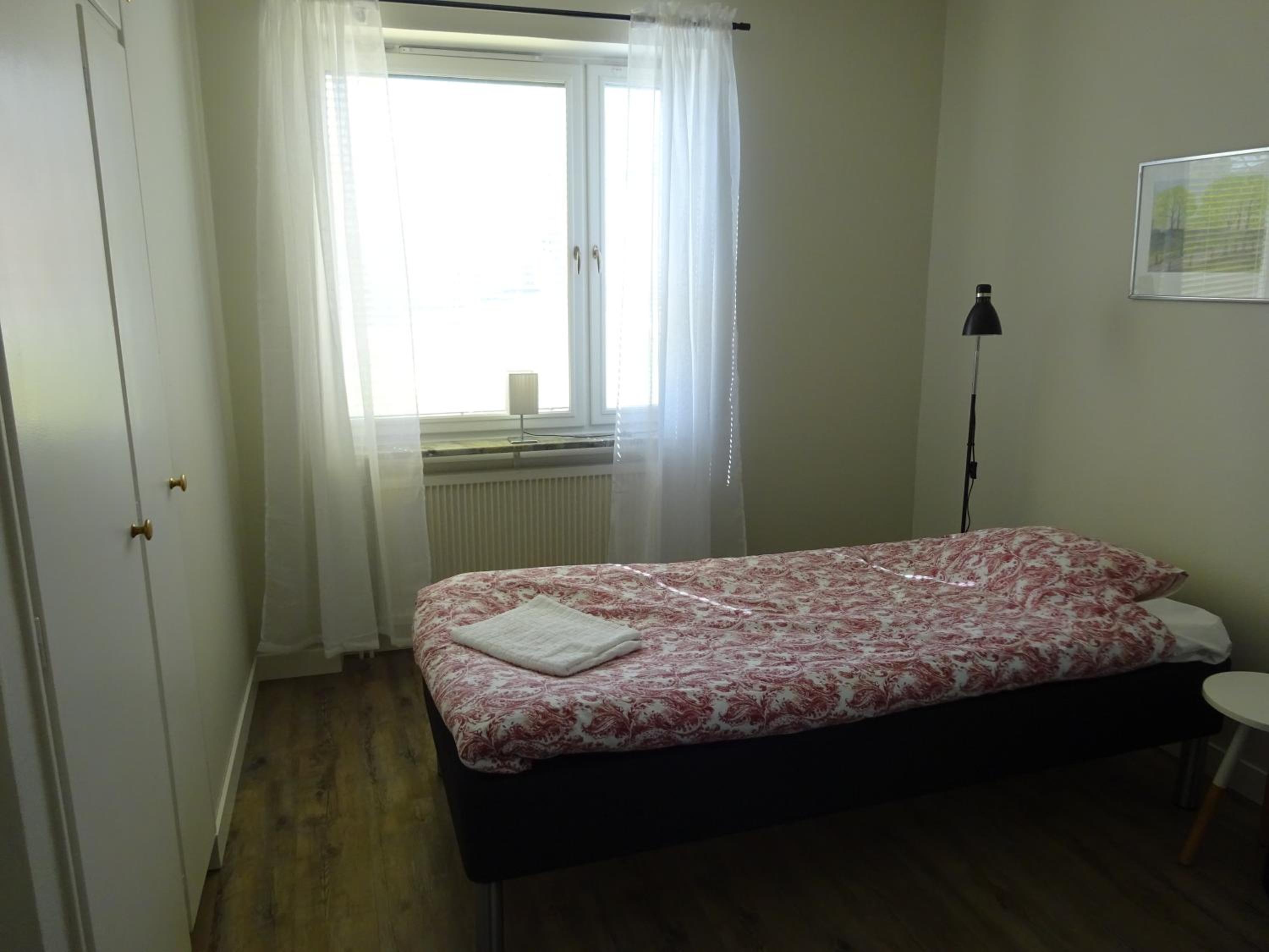 Single Room with Shared Bathroom photo 2