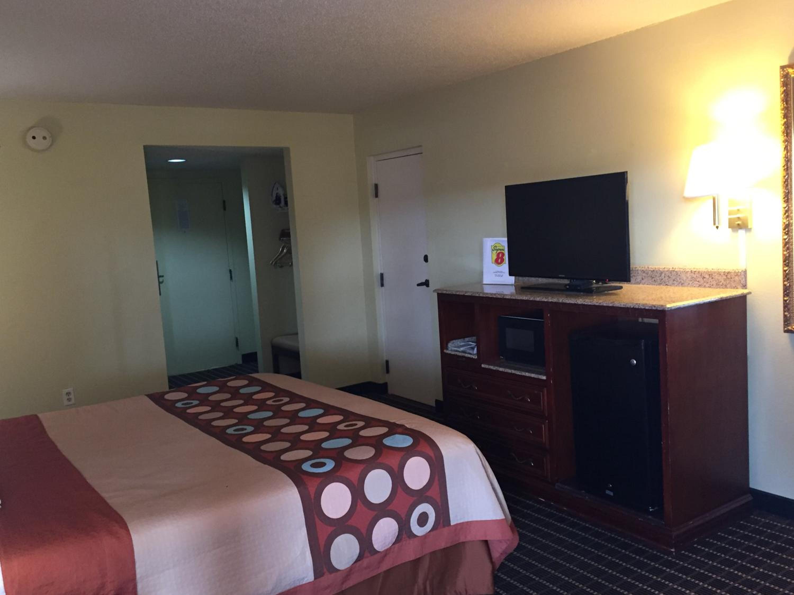 King Room - Non-Smoking photo 2
