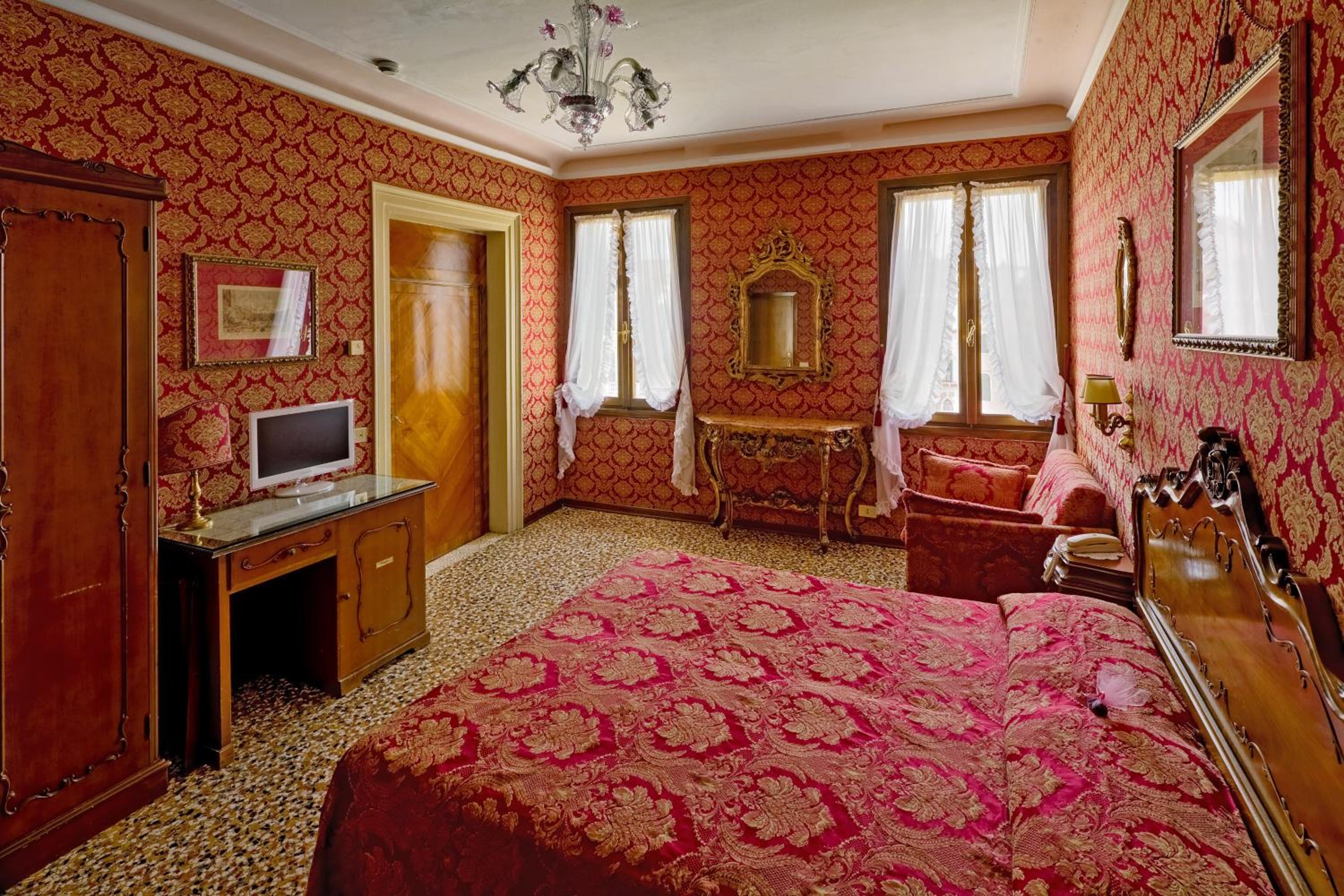 Junior Suite with Canal View photo 3
