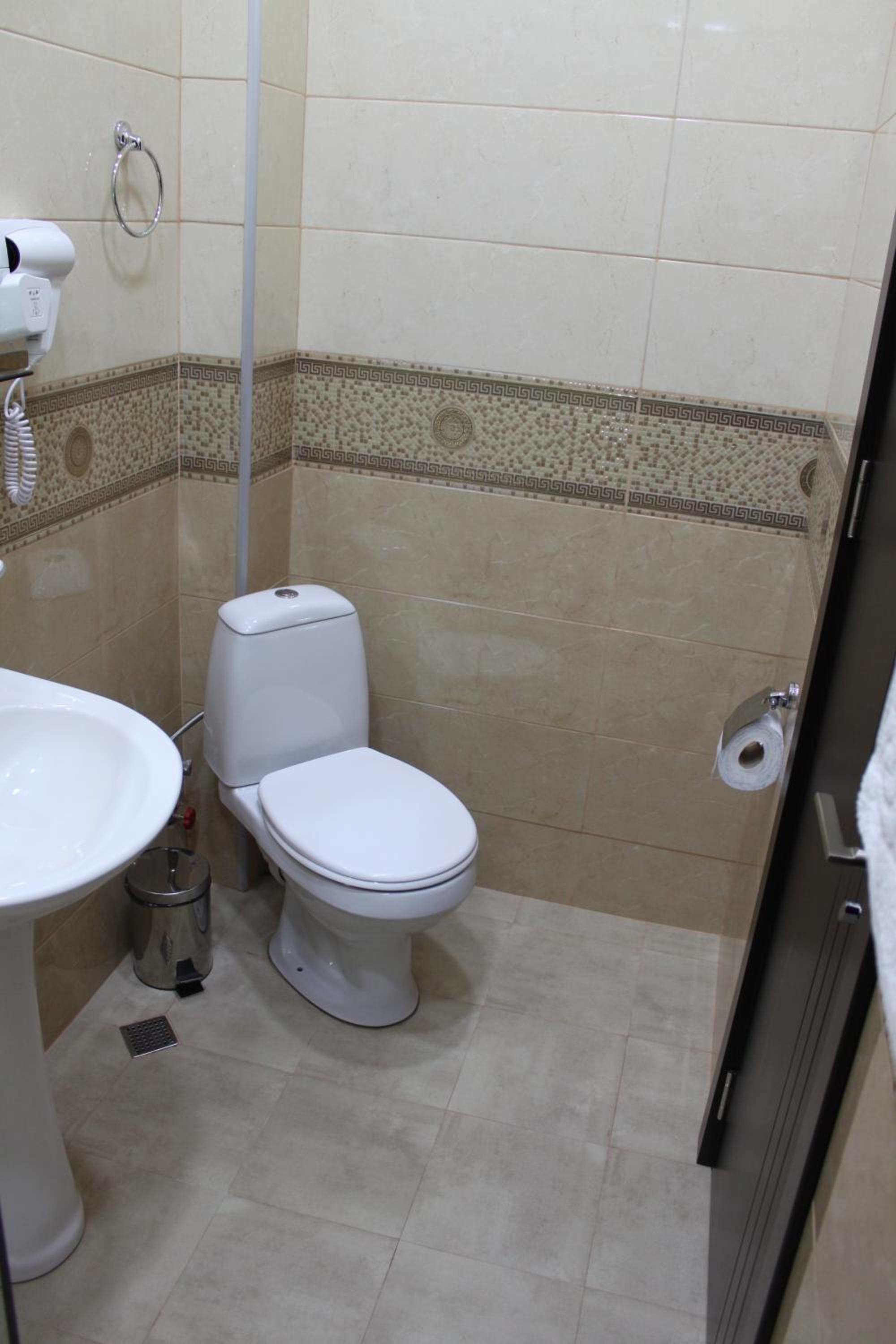Twin Room - Photo 5