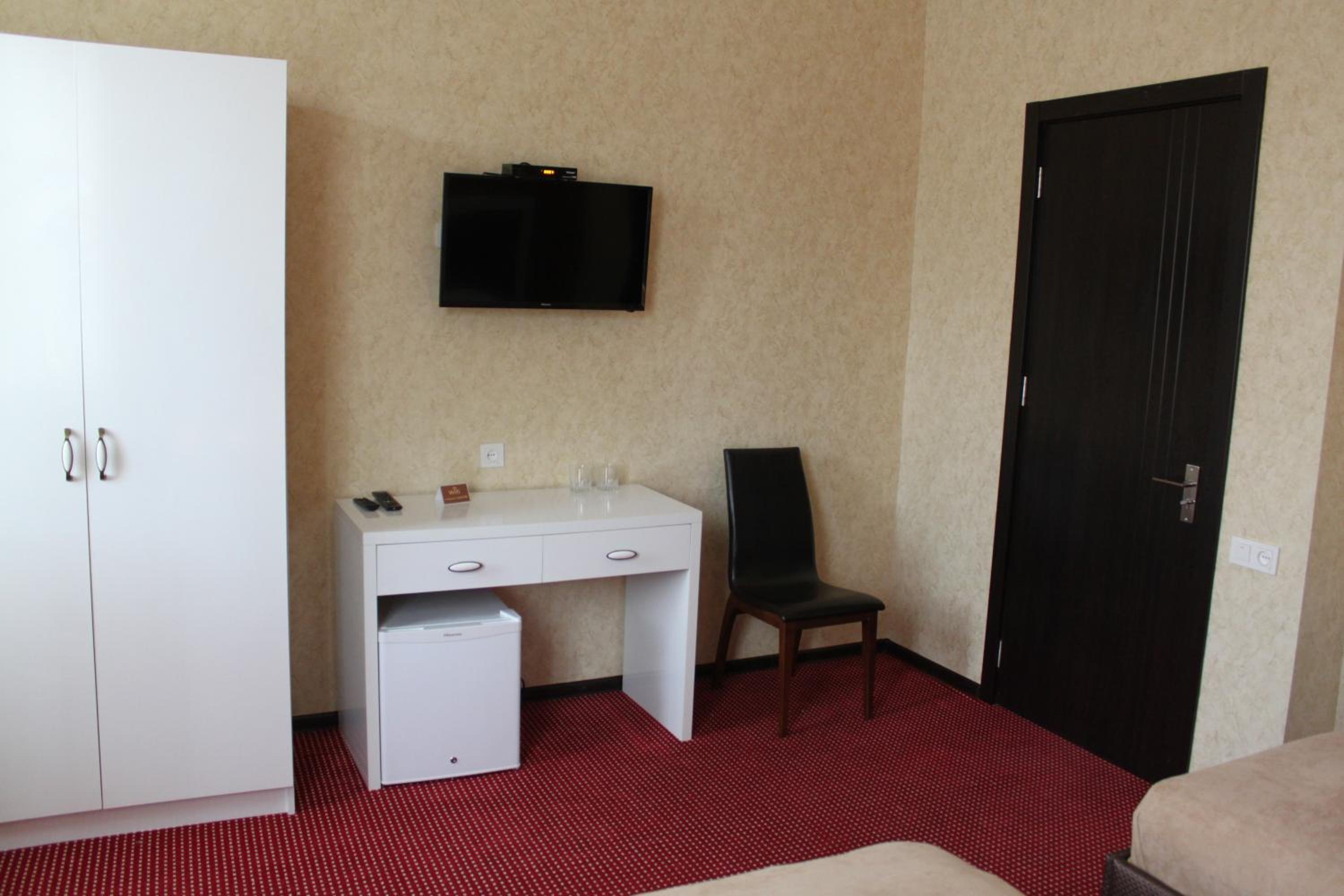Twin Room - Photo 3
