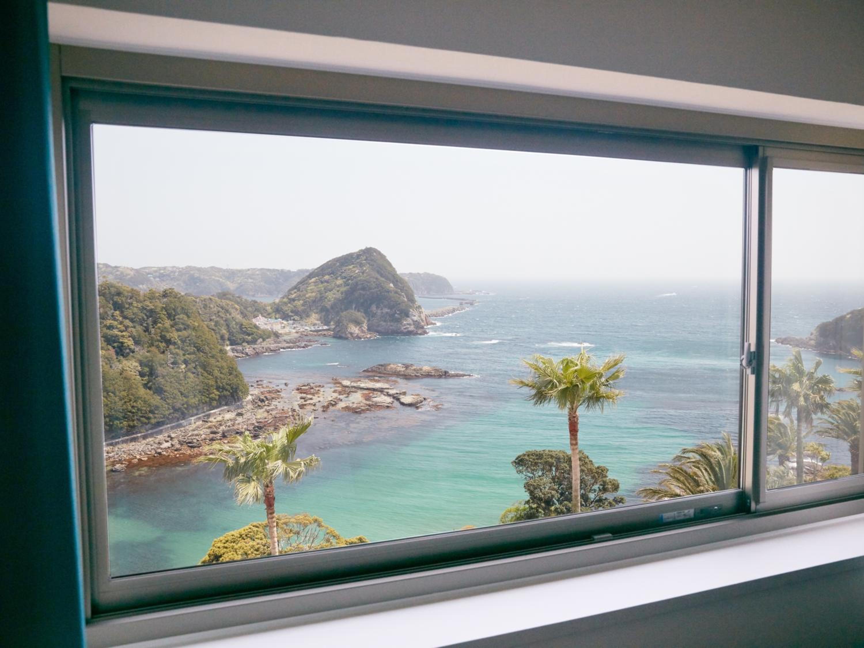 Superior Twin Room with Sea View - Photo 6