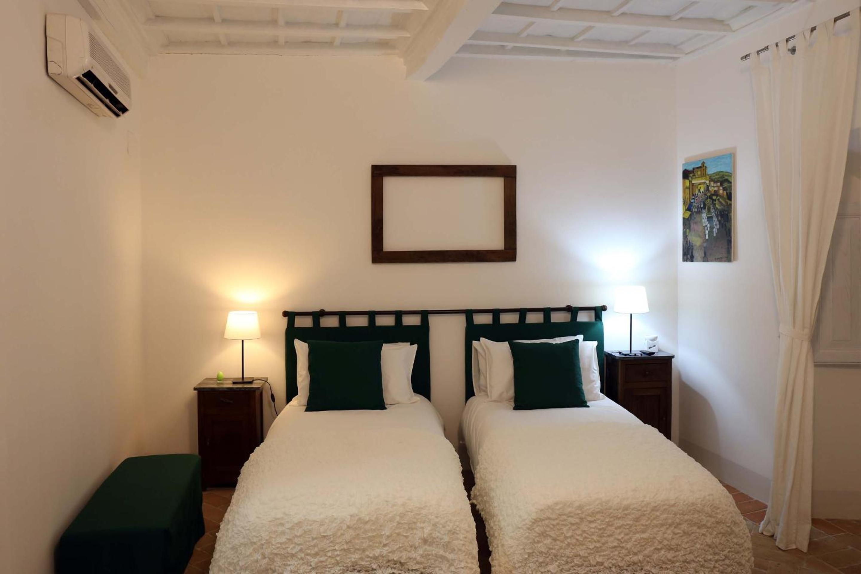 Double Room - Photo 2