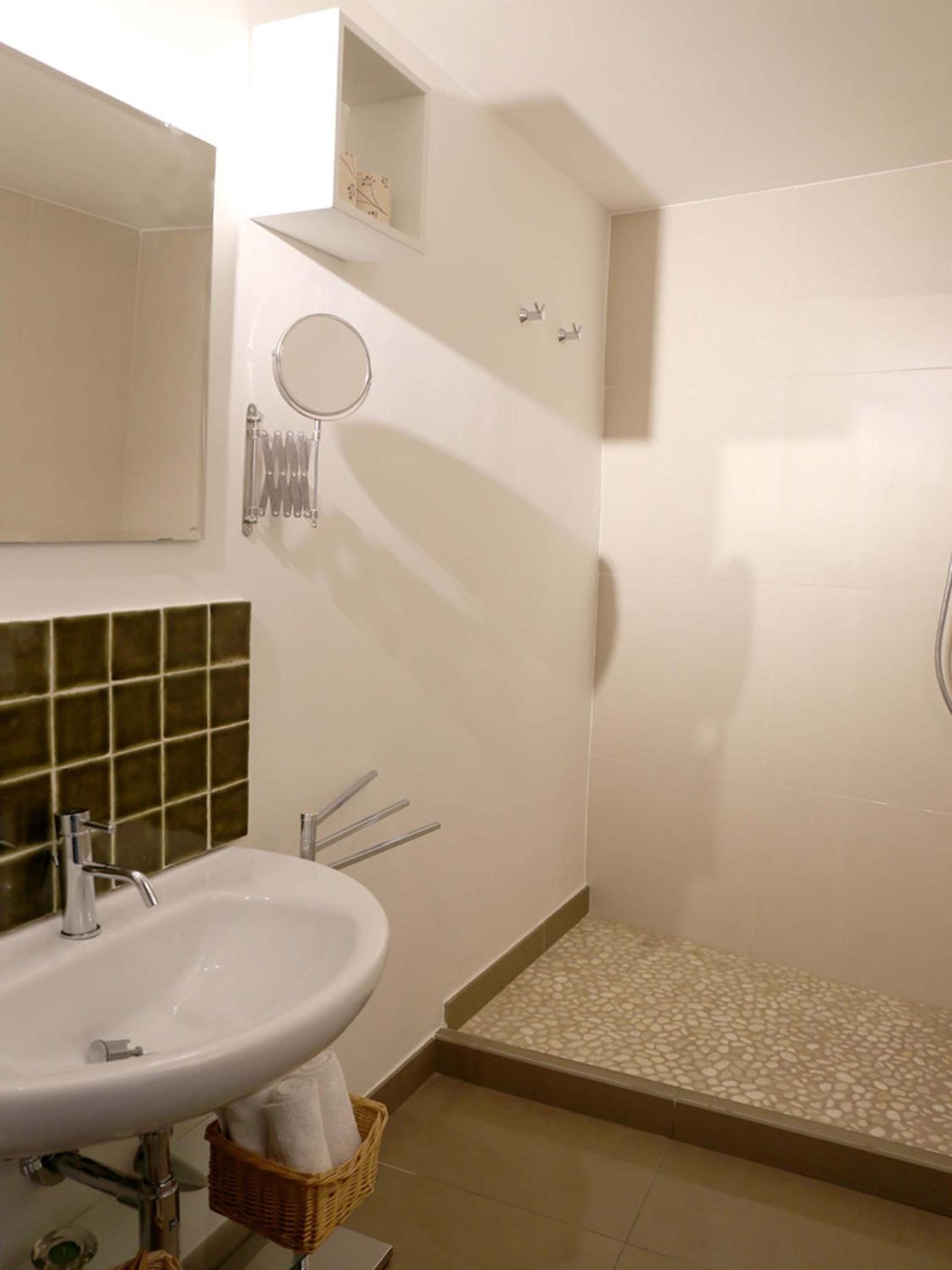 Double Room - Photo 4