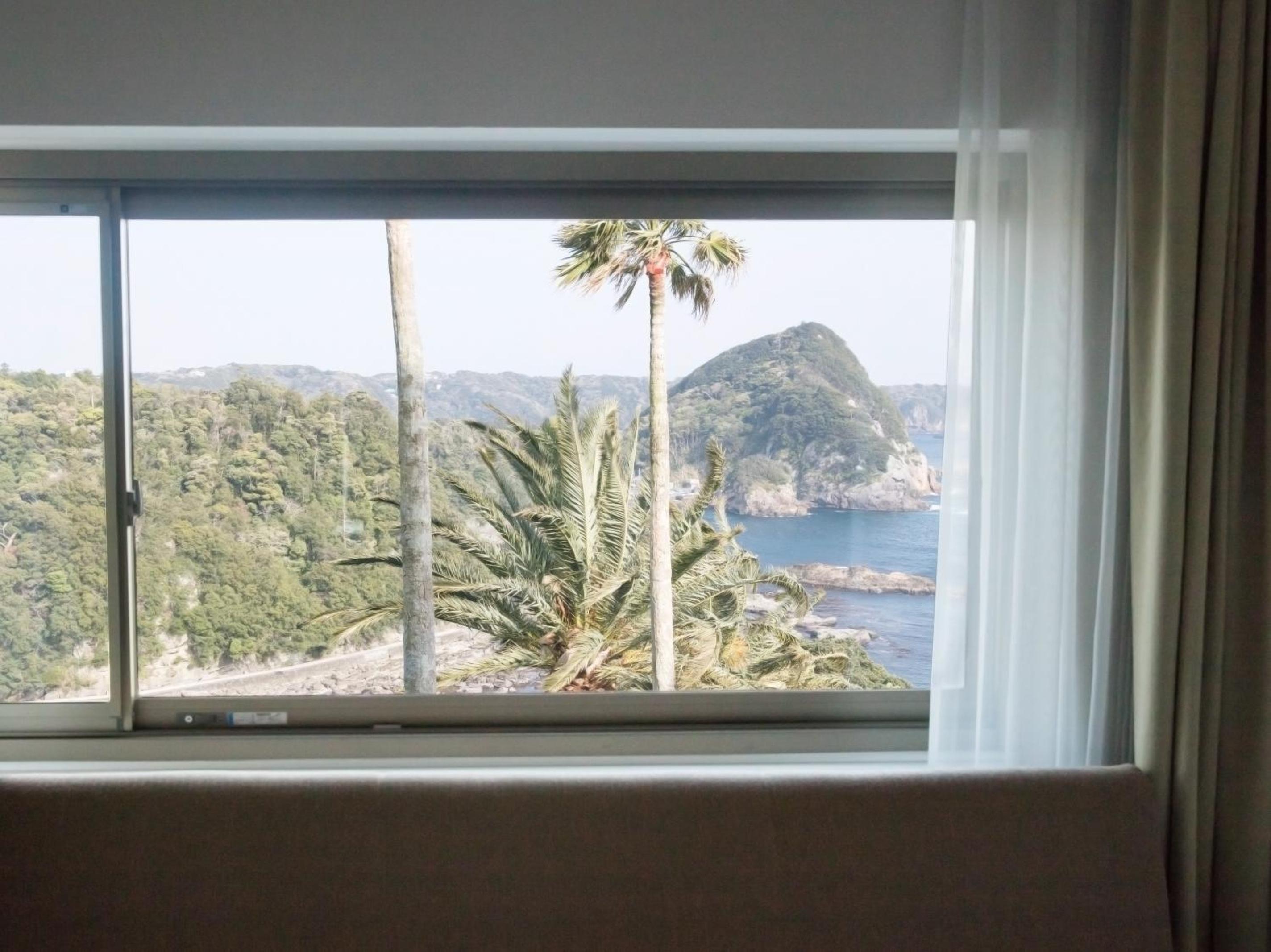 Standard Twin Room with Sea View - Photo 3