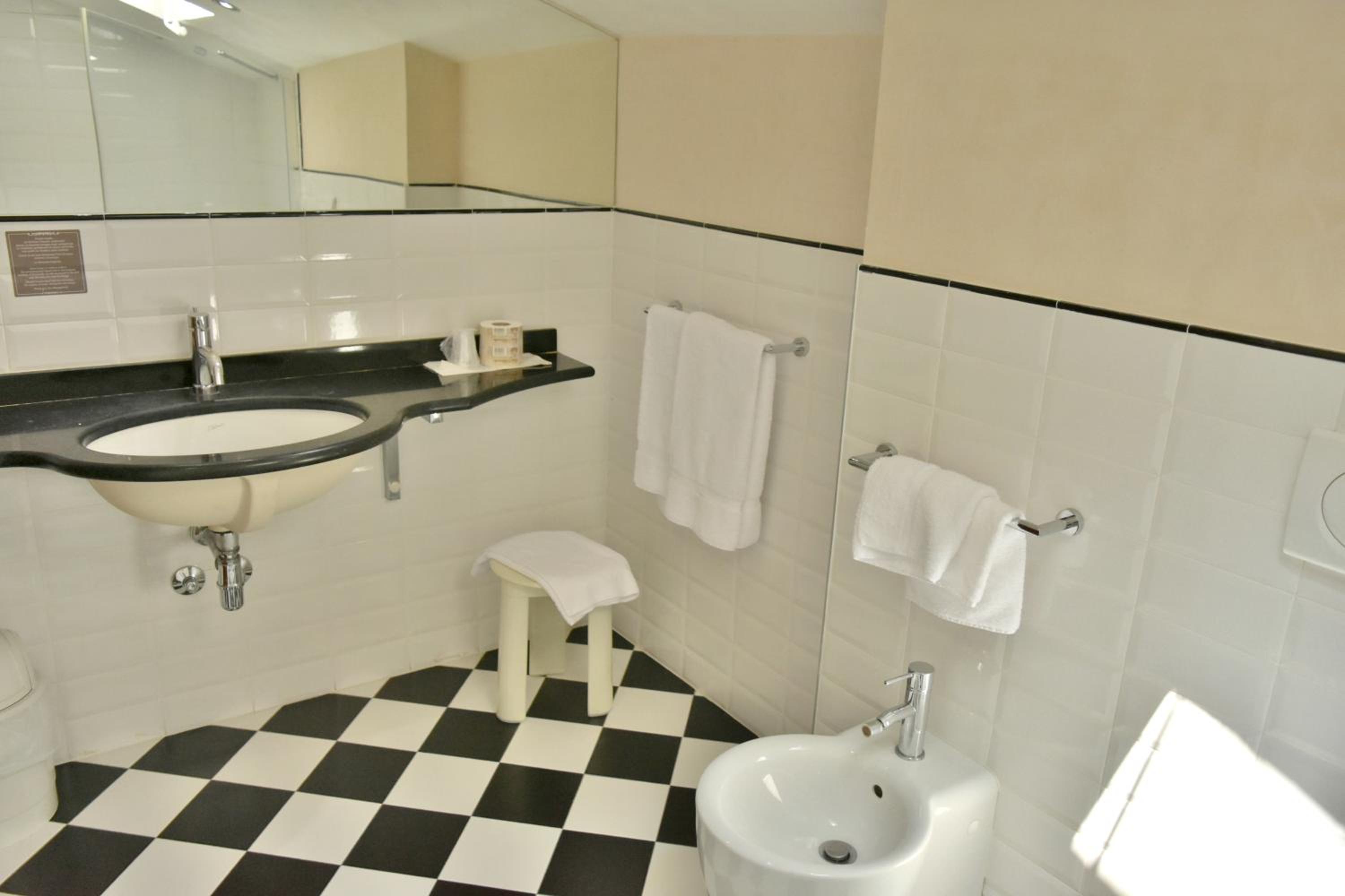 Junior Suite with Private Pool - Photo 4