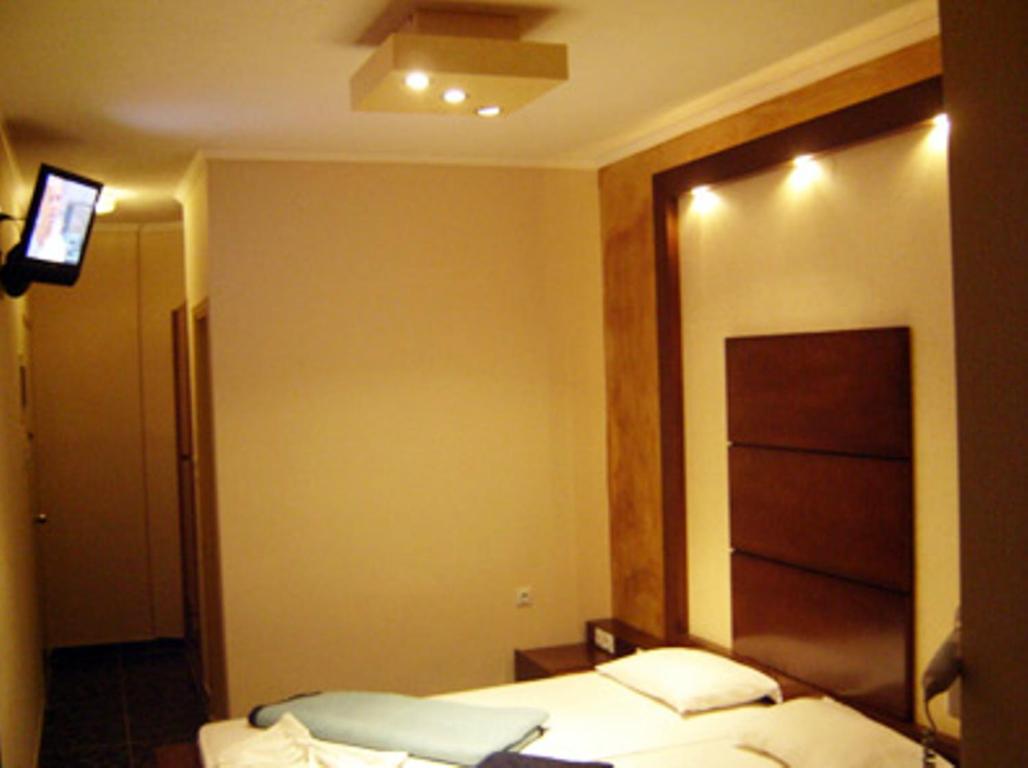 Double or Twin Room - Photo 1