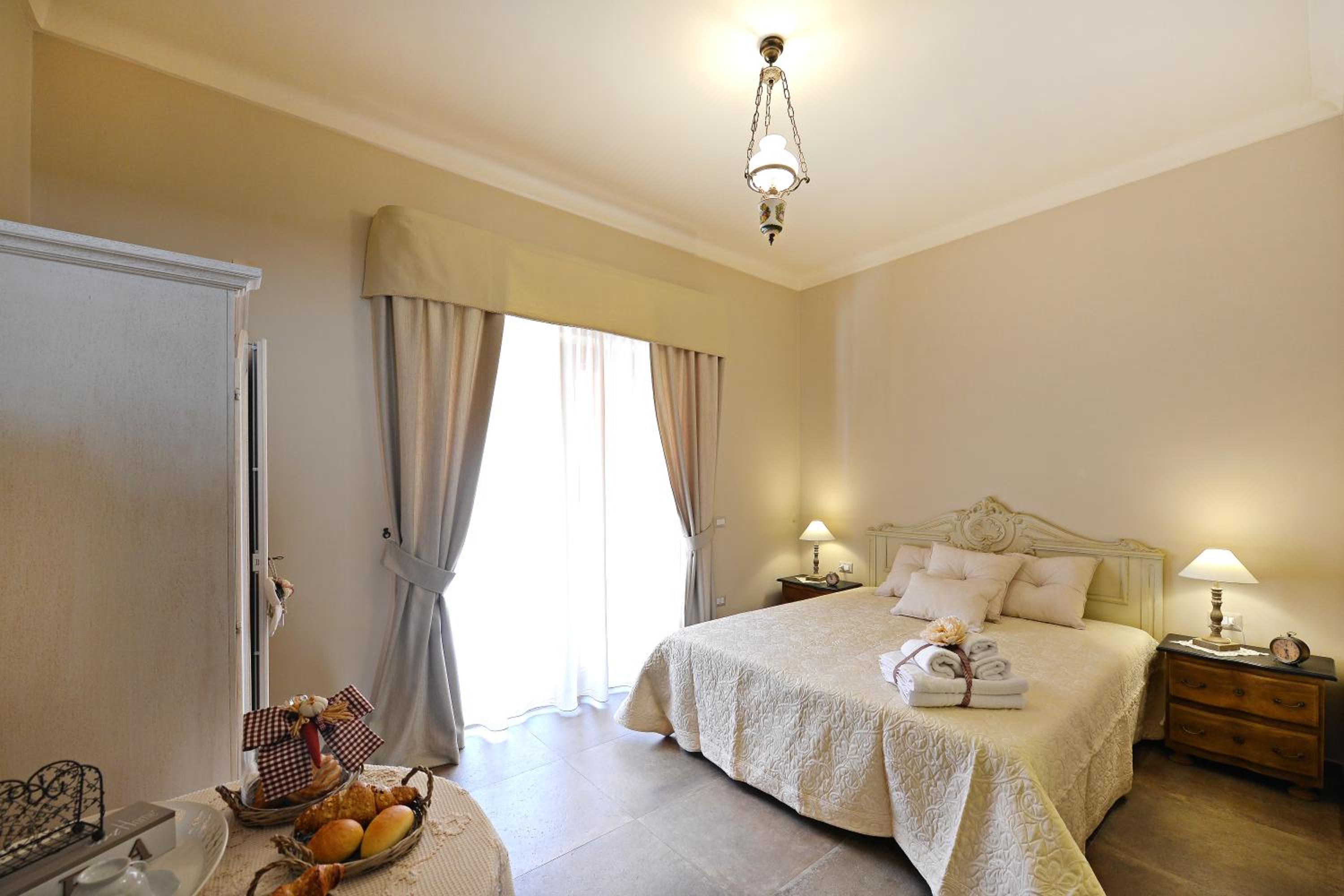 King Room with Balcony photo 2