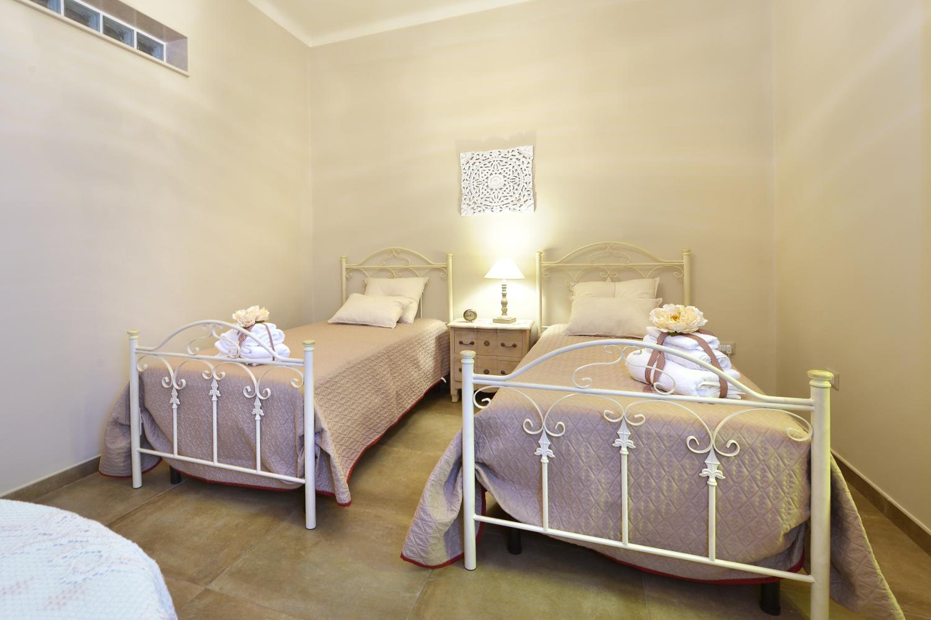 Deluxe Twin Room photo 3