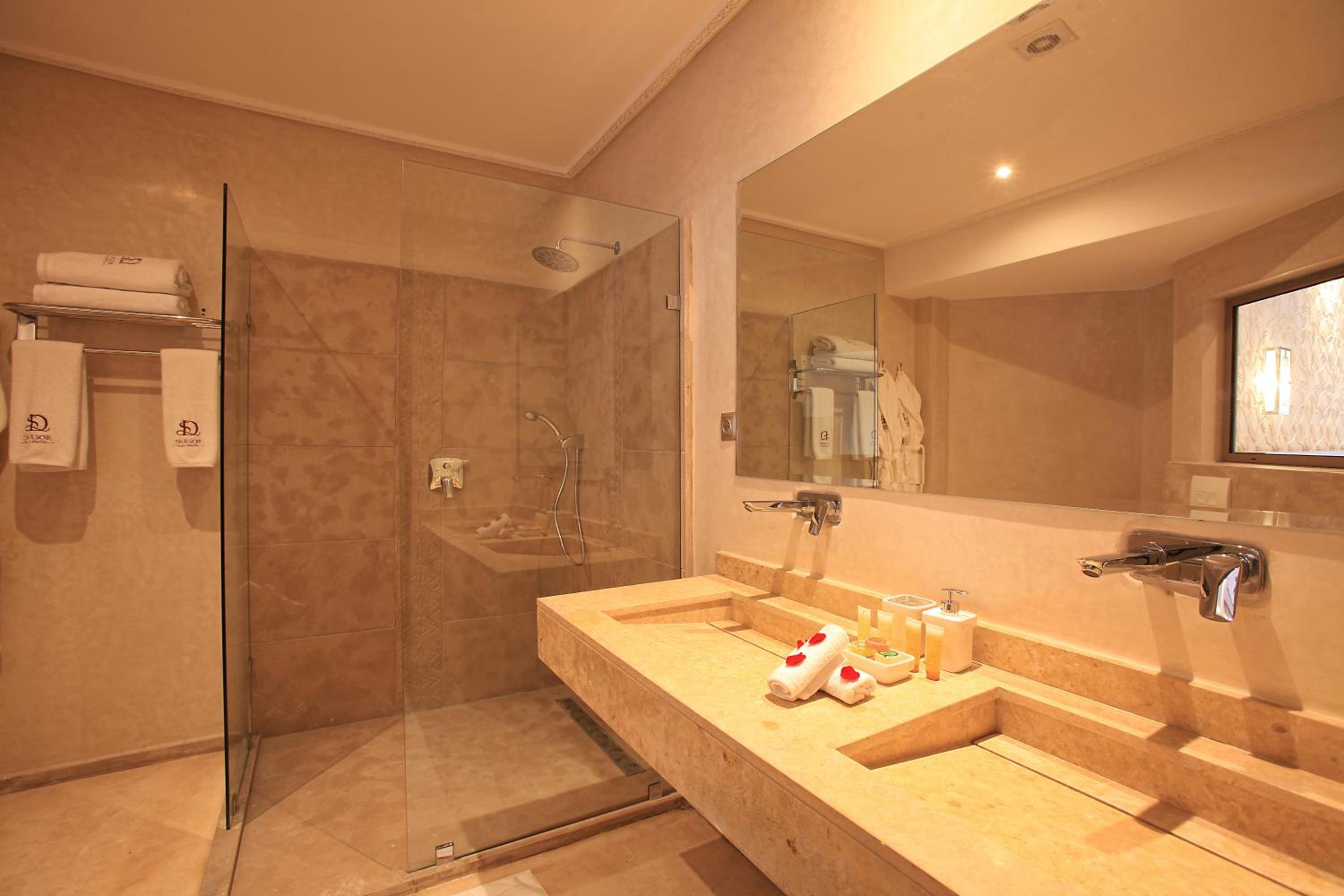 Superior Suite - Photo 6