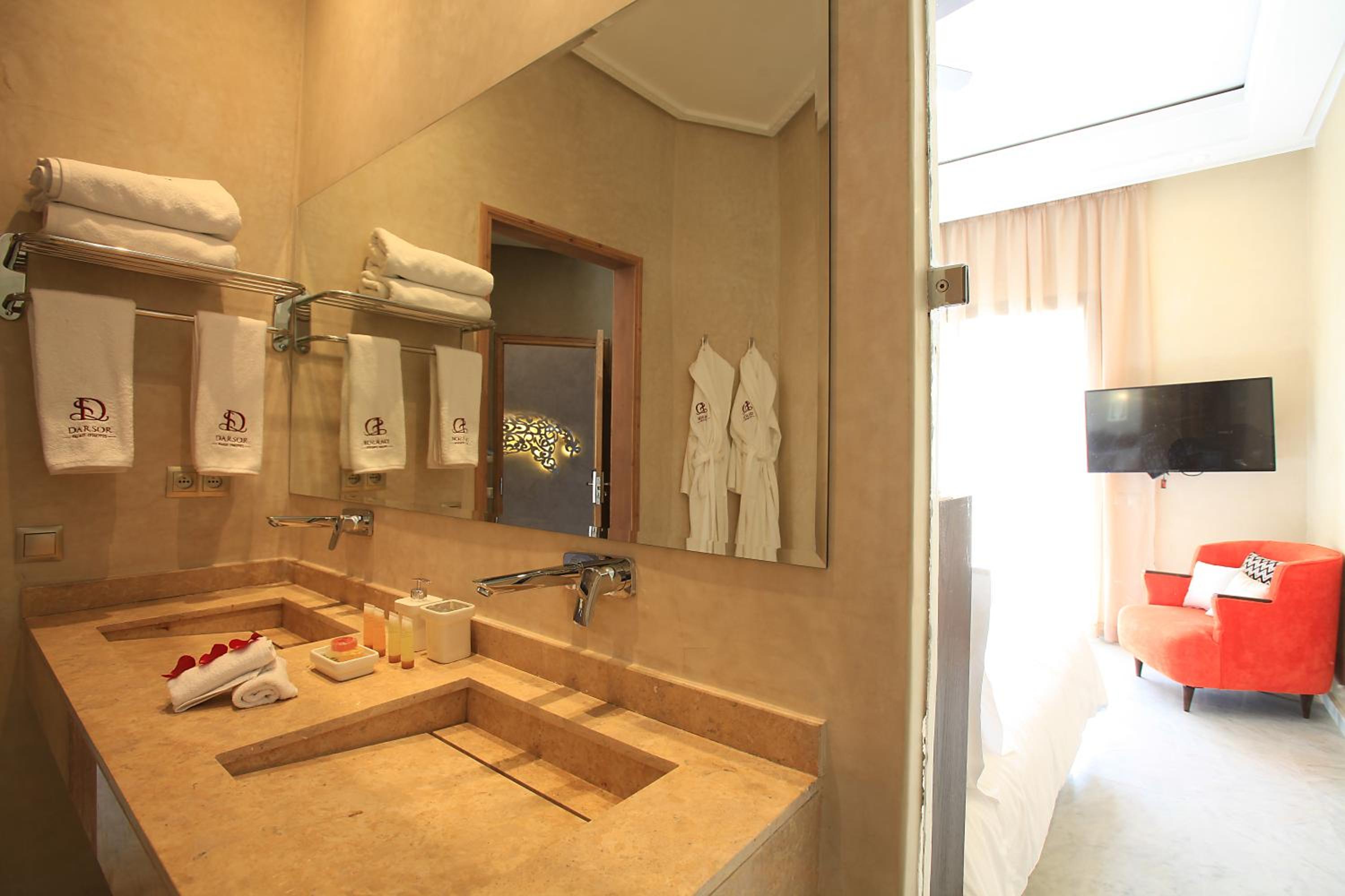 Superior Suite - Photo 7