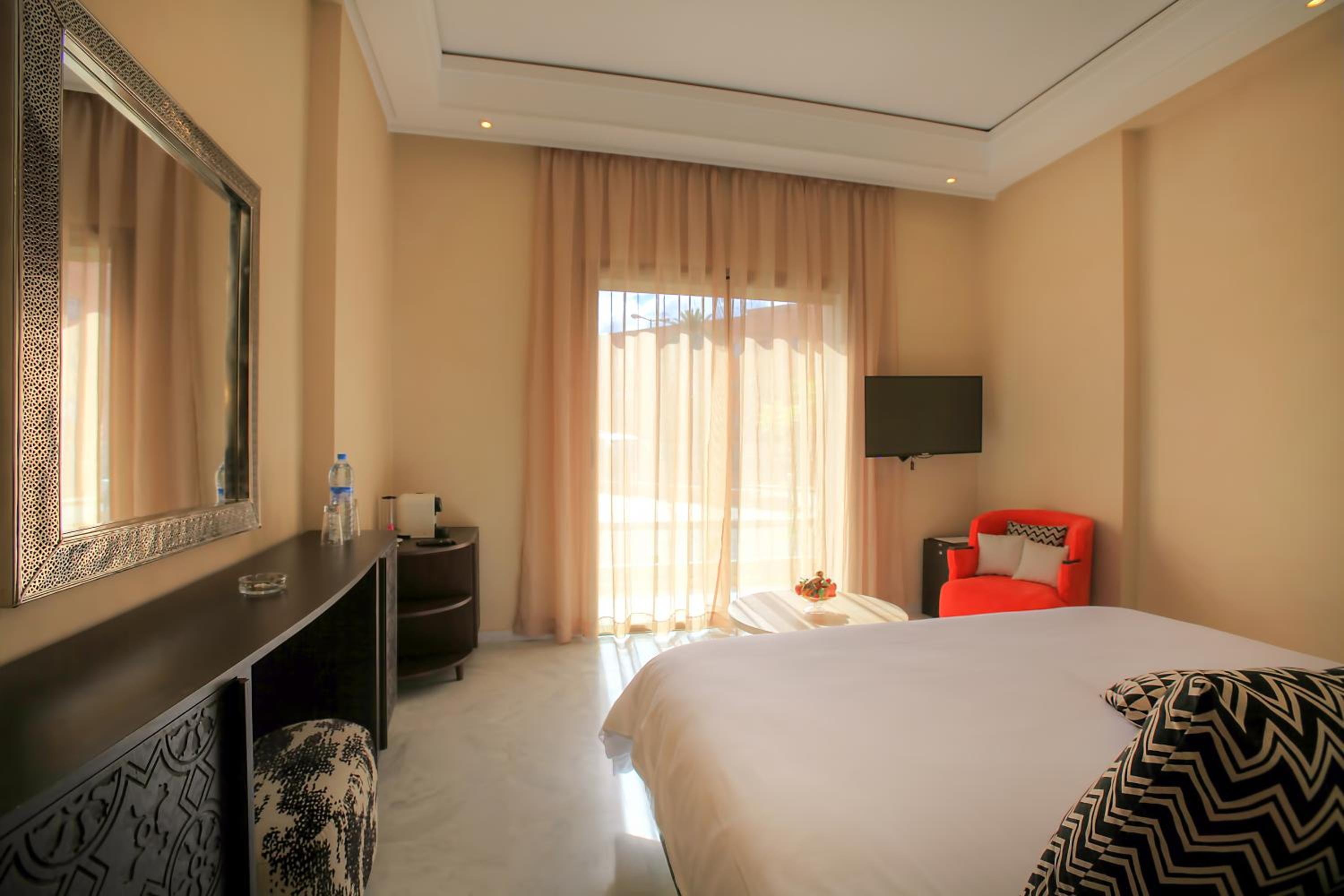 Superior Suite - Photo 8