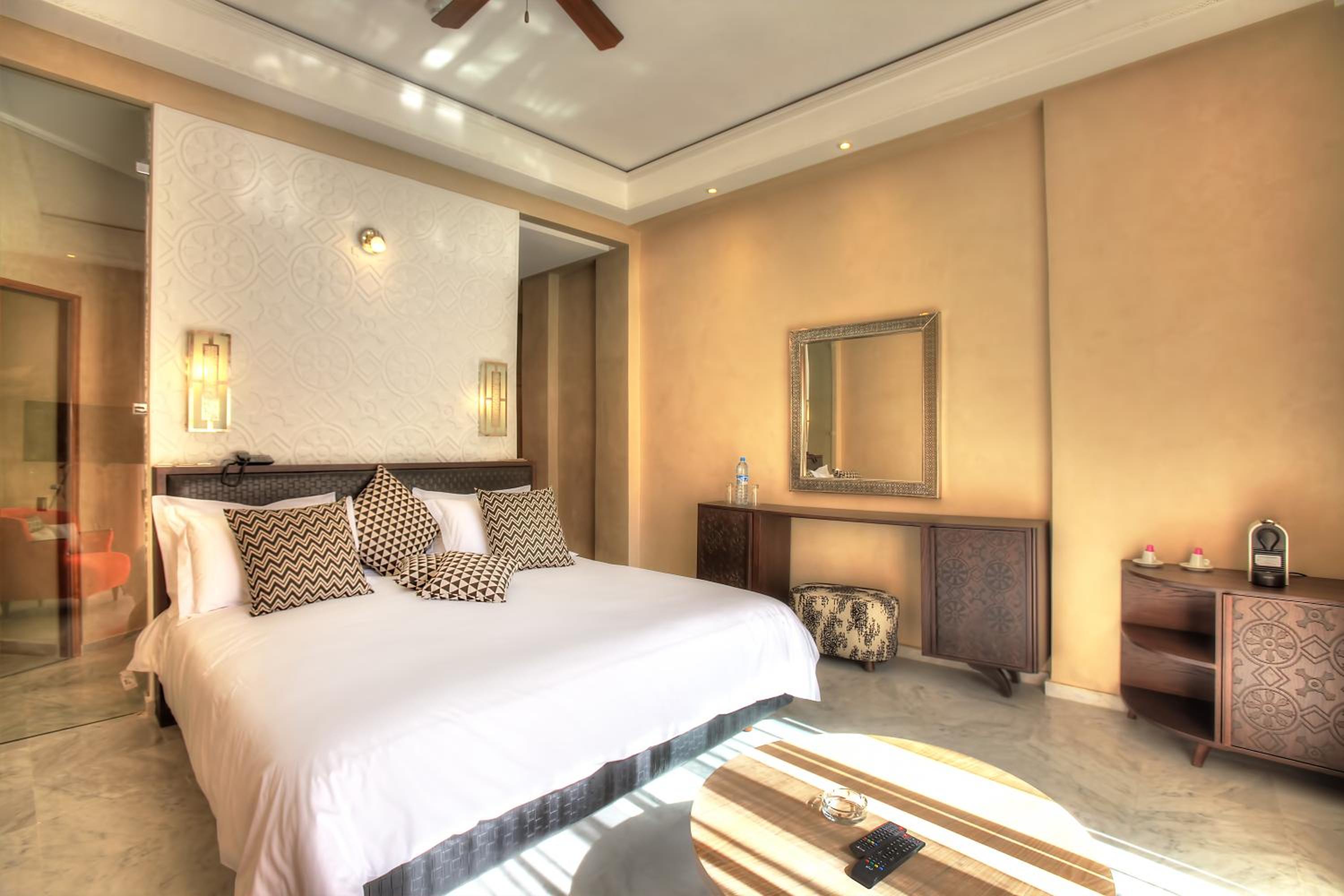 Superior Suite - Photo 12
