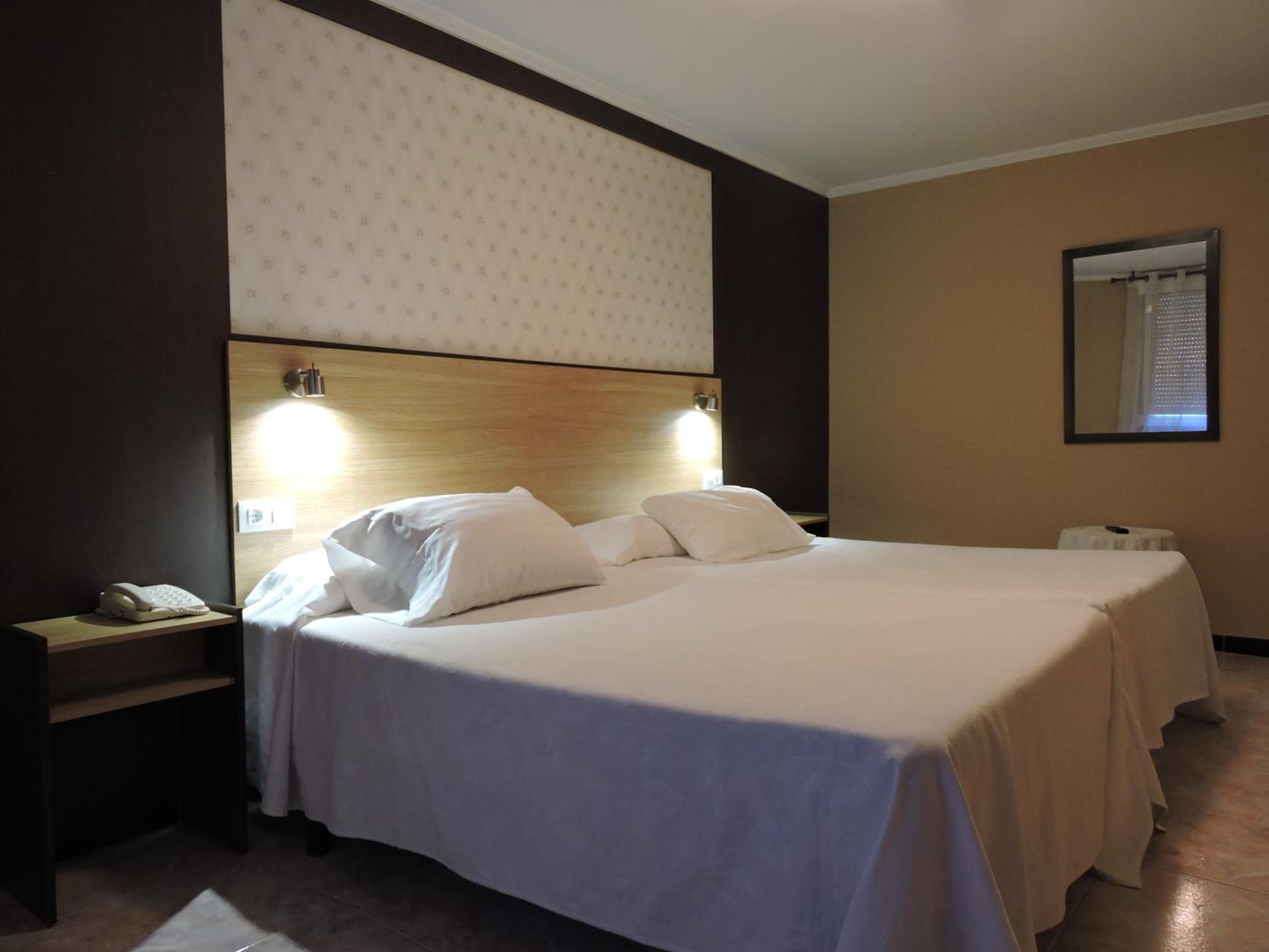 Twin Room - Photo 4