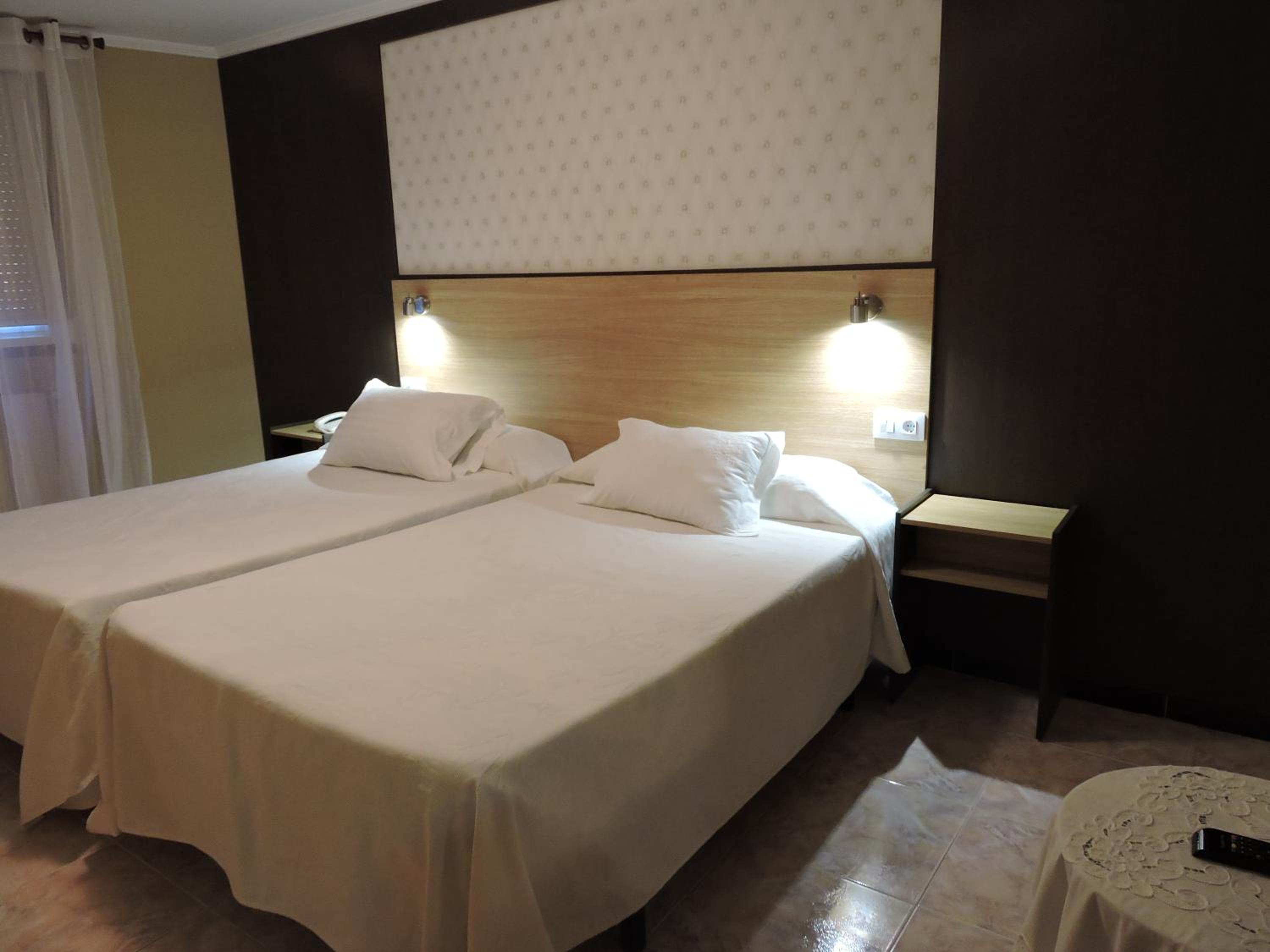 Twin Room - Photo 5