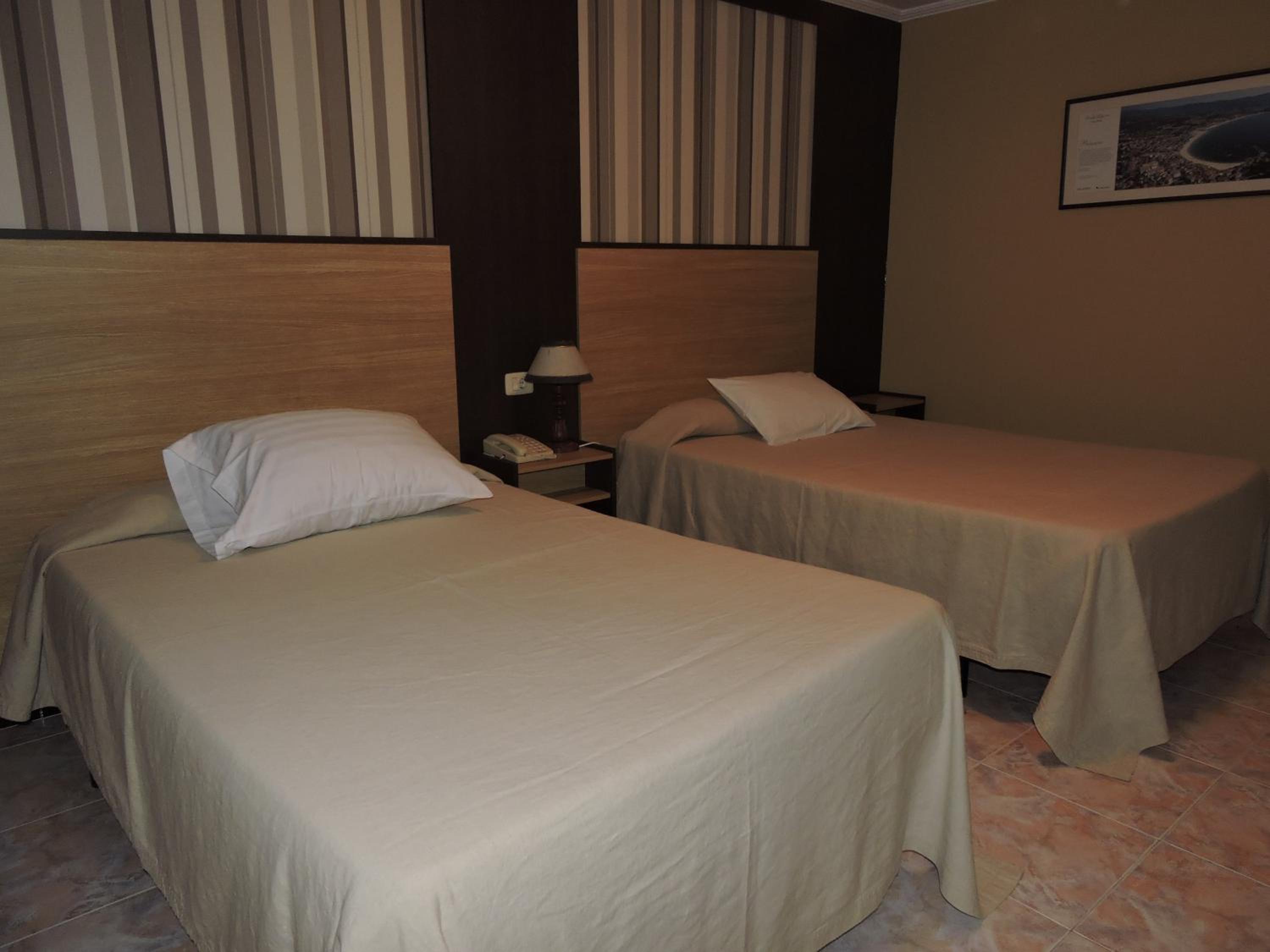 Twin Room - Photo 2