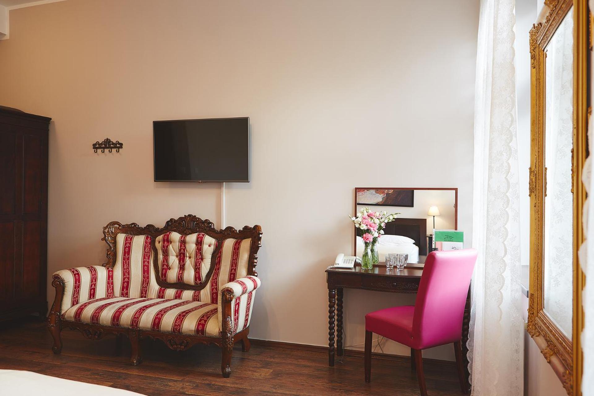 Large Double Room - Photo 9