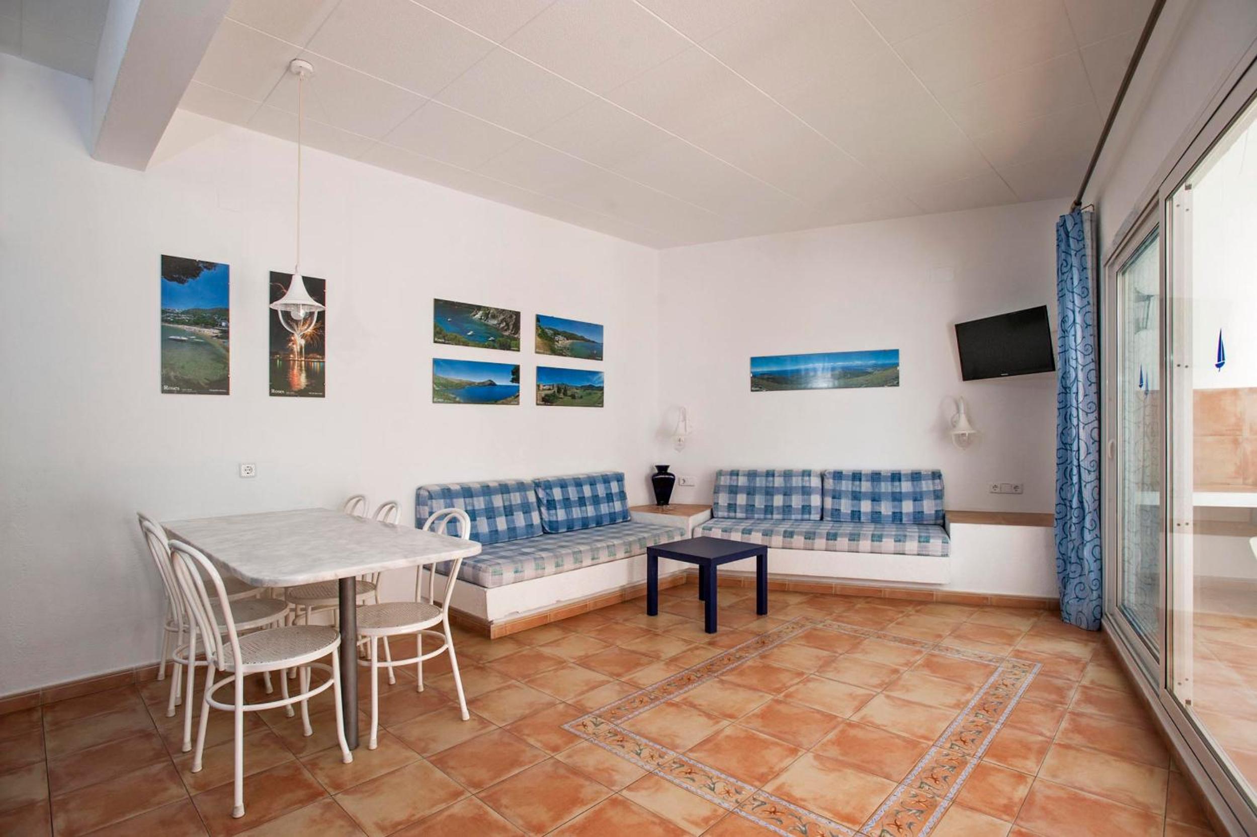 Apartamento de dos dormitorios con vista lateral al mar (6 adultos)