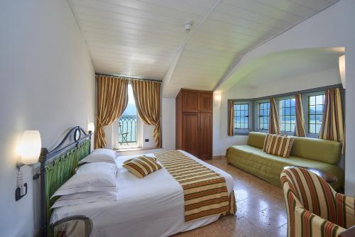 Deluxe Double or Twin Room with Lake View photo 2
