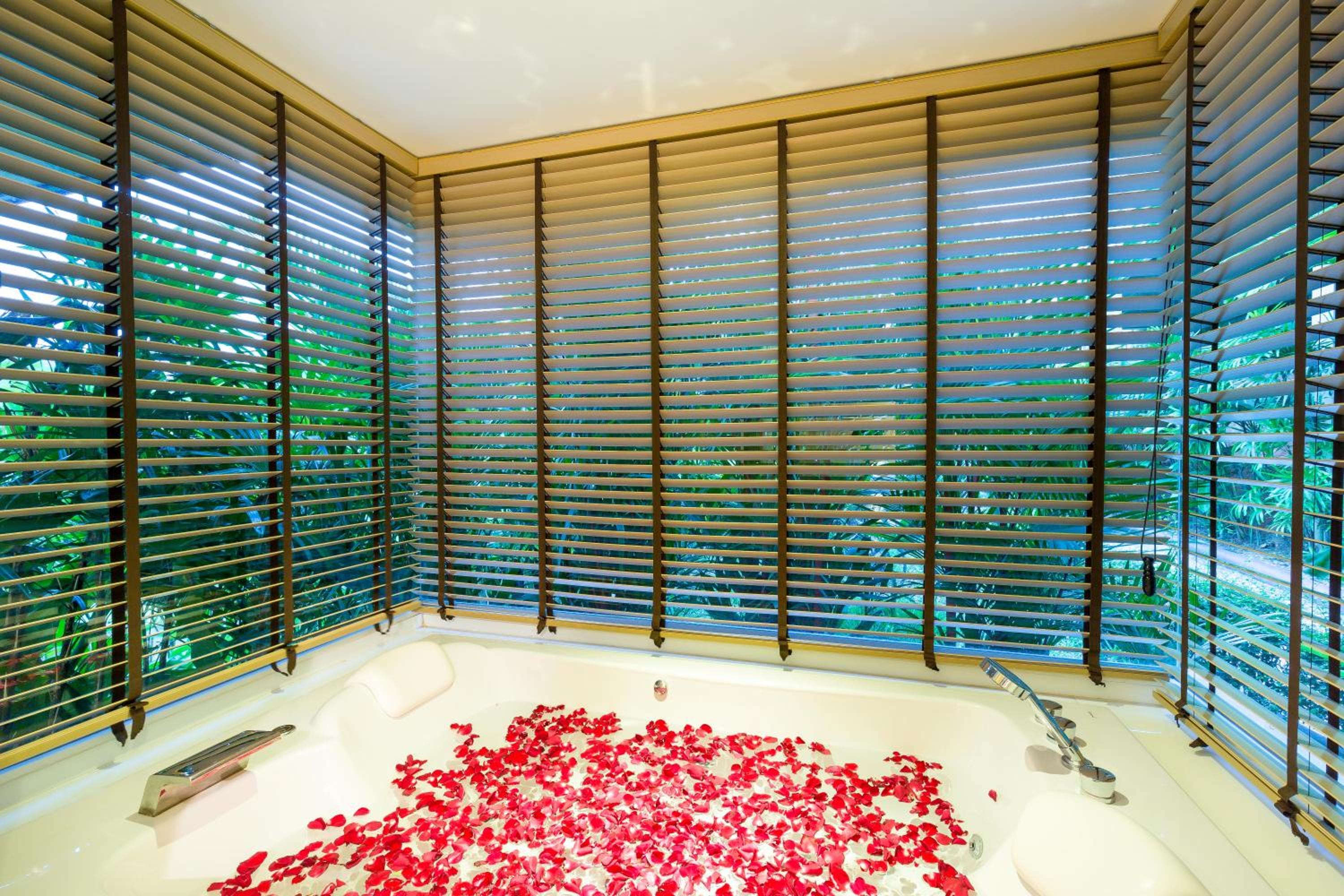 One-Bedroom Villa with Private Pool - Photo 17