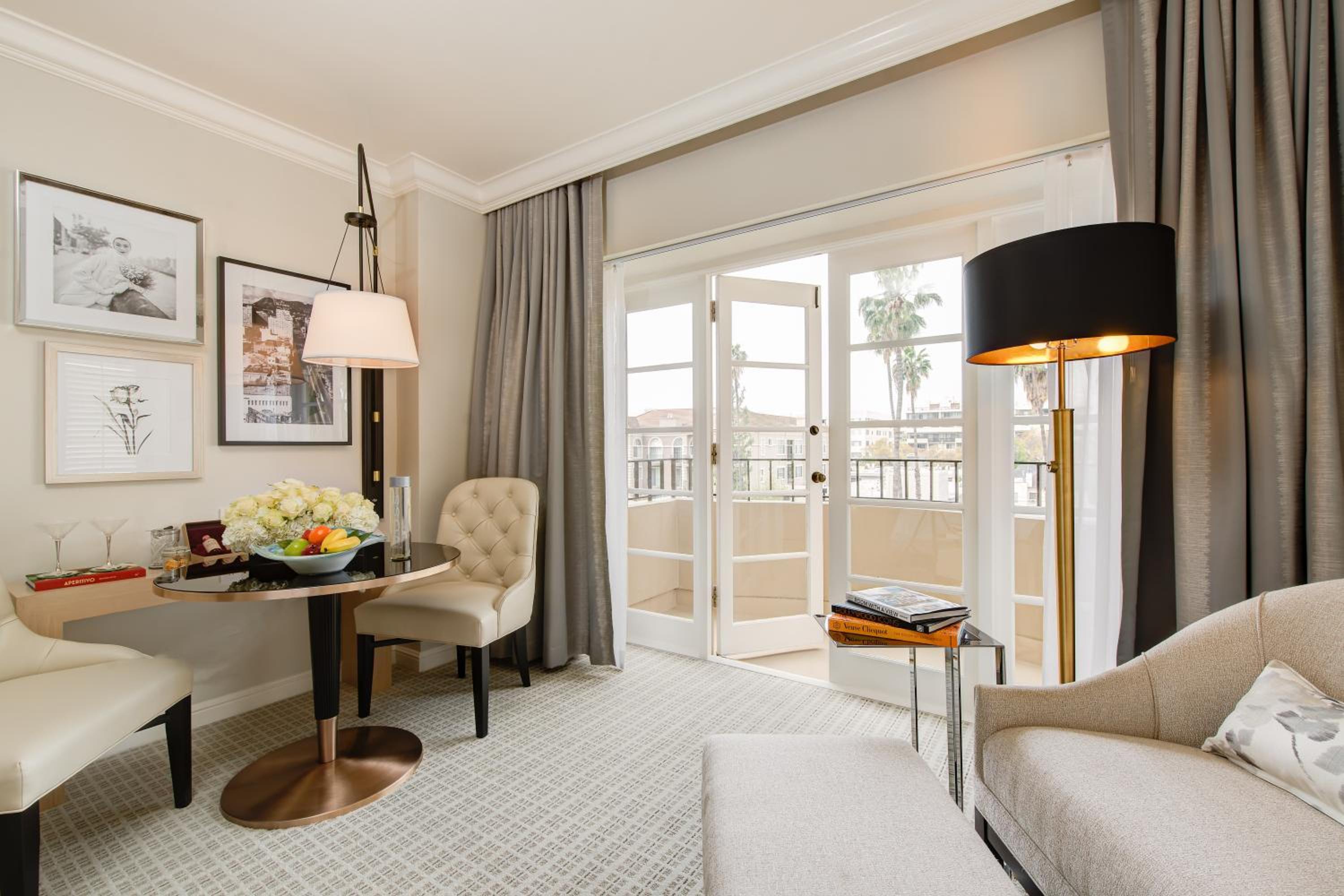 Premier King Room with Balcony photo 3