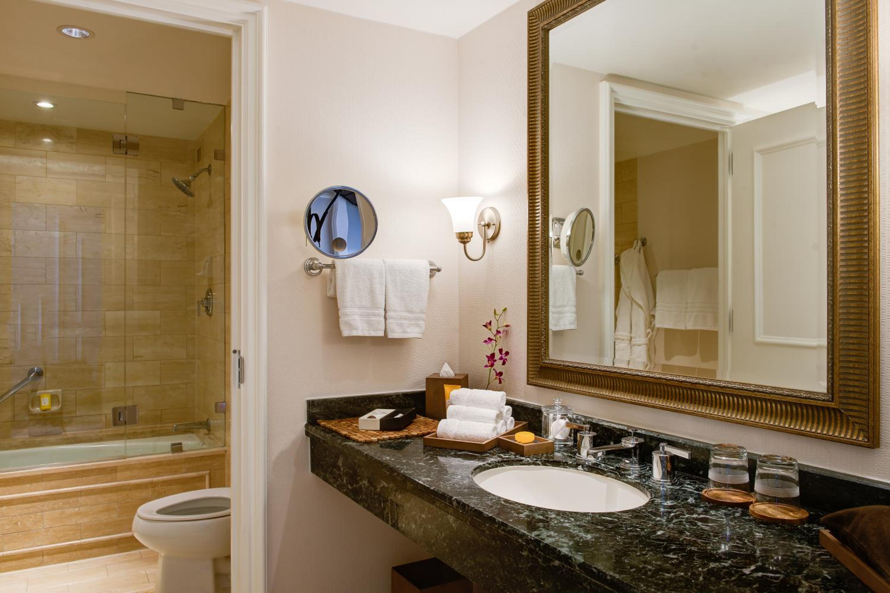 Hollywood Suite with King Bed photo 2