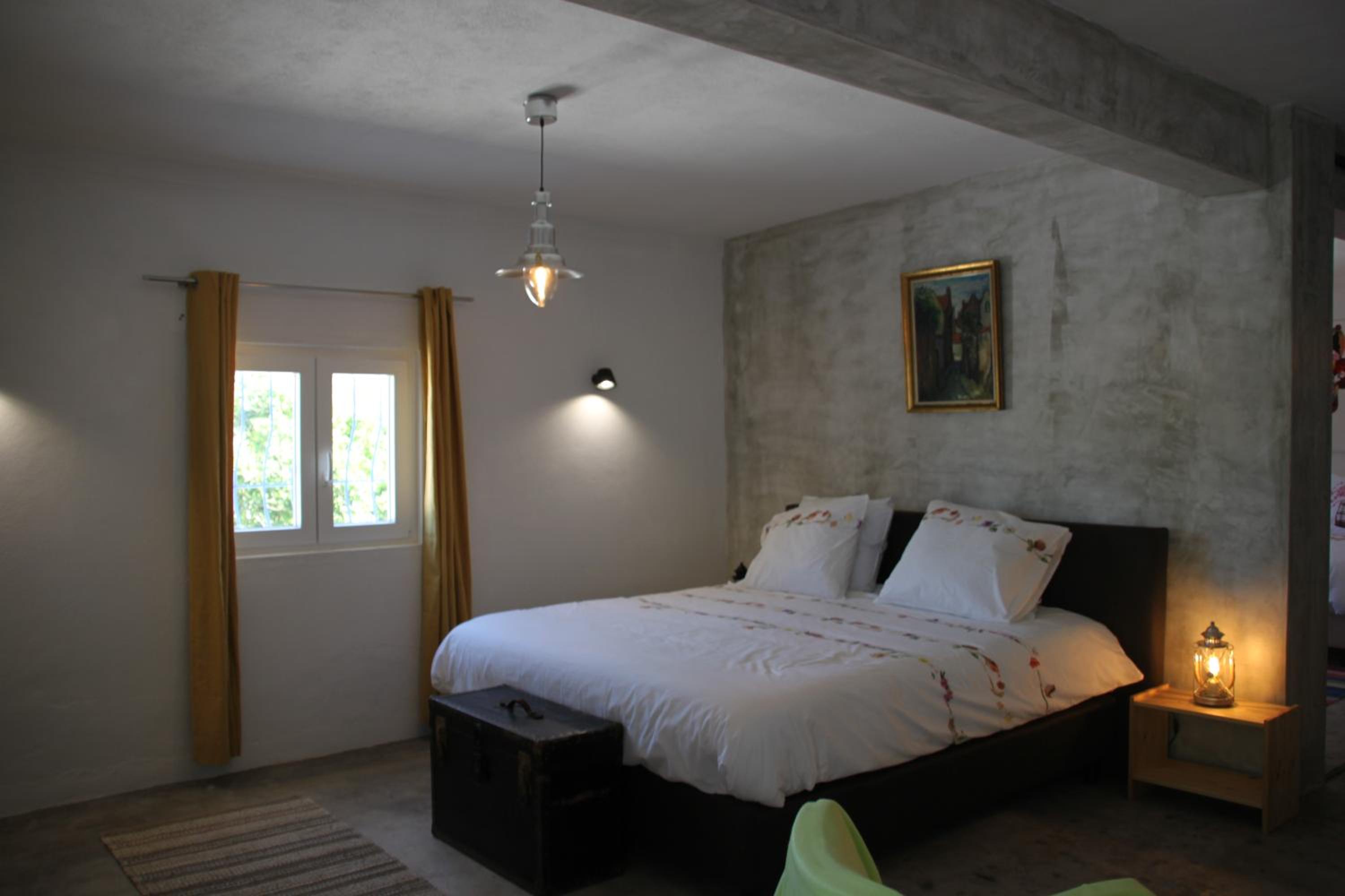 Deluxe Queen Room with Two Queen Beds - Photo 4