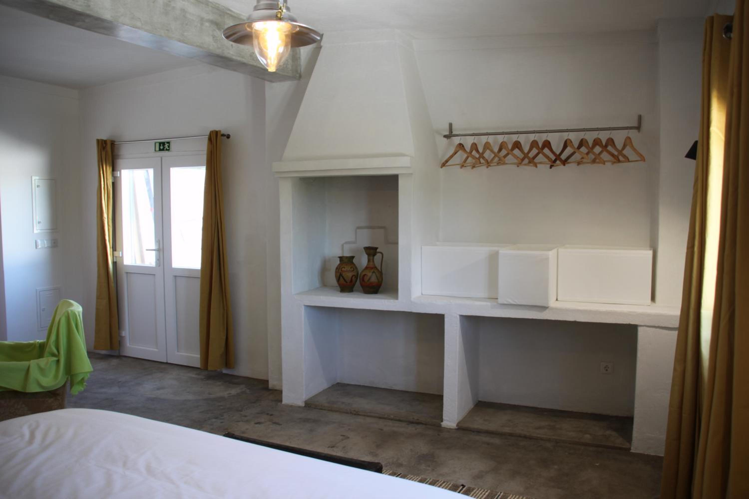 Deluxe Queen Room with Two Queen Beds - Photo 3