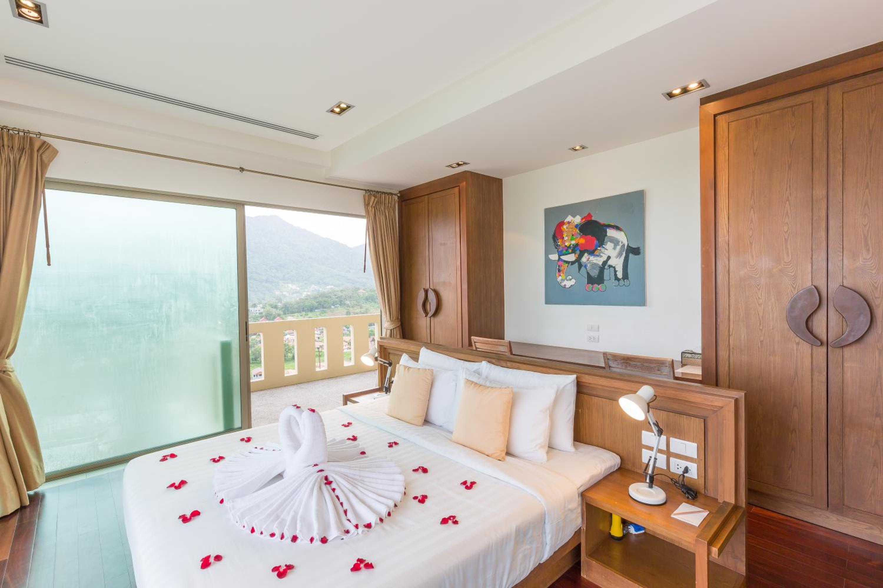 Three-Bedroom Villa with Private Pool - Photo 17