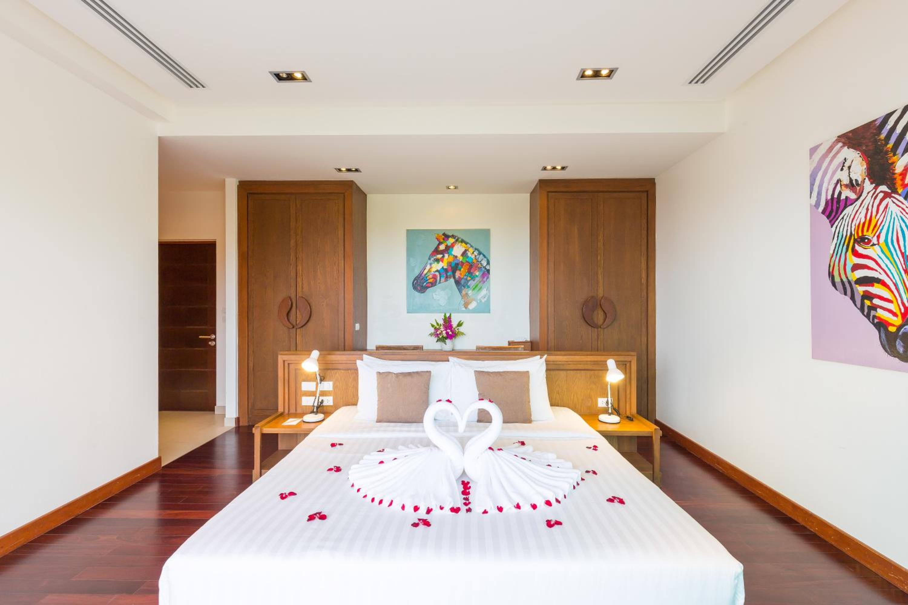 Three-Bedroom Villa with Private Pool - Photo 16