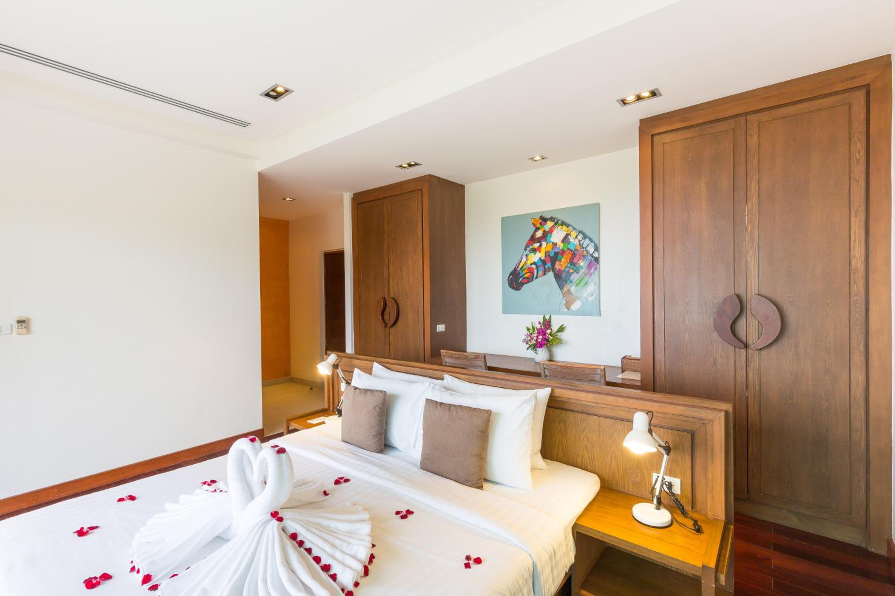 Three-Bedroom Villa with Private Pool - Photo 15