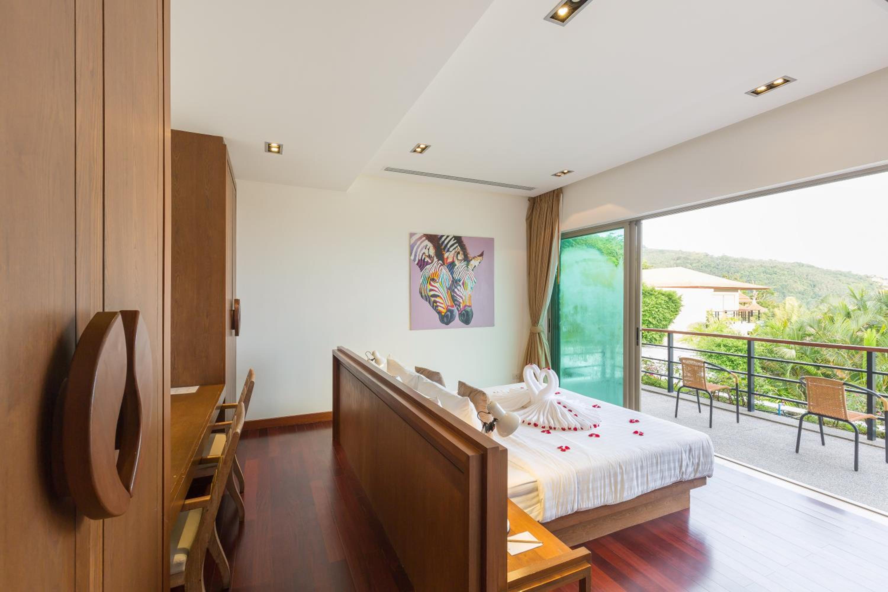 Three-Bedroom Villa with Private Pool - Photo 12