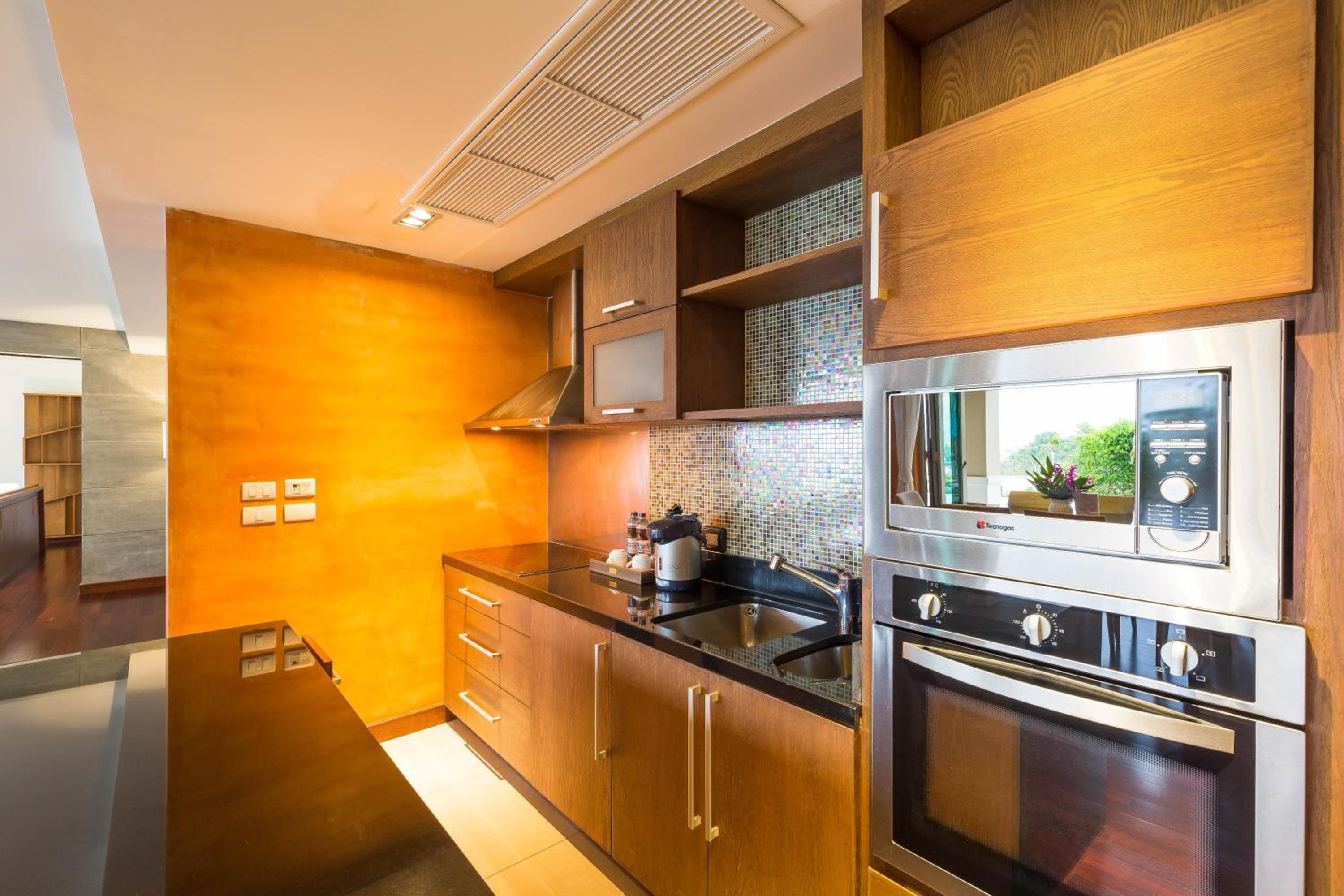 Three-Bedroom Villa with Private Pool - Photo 6