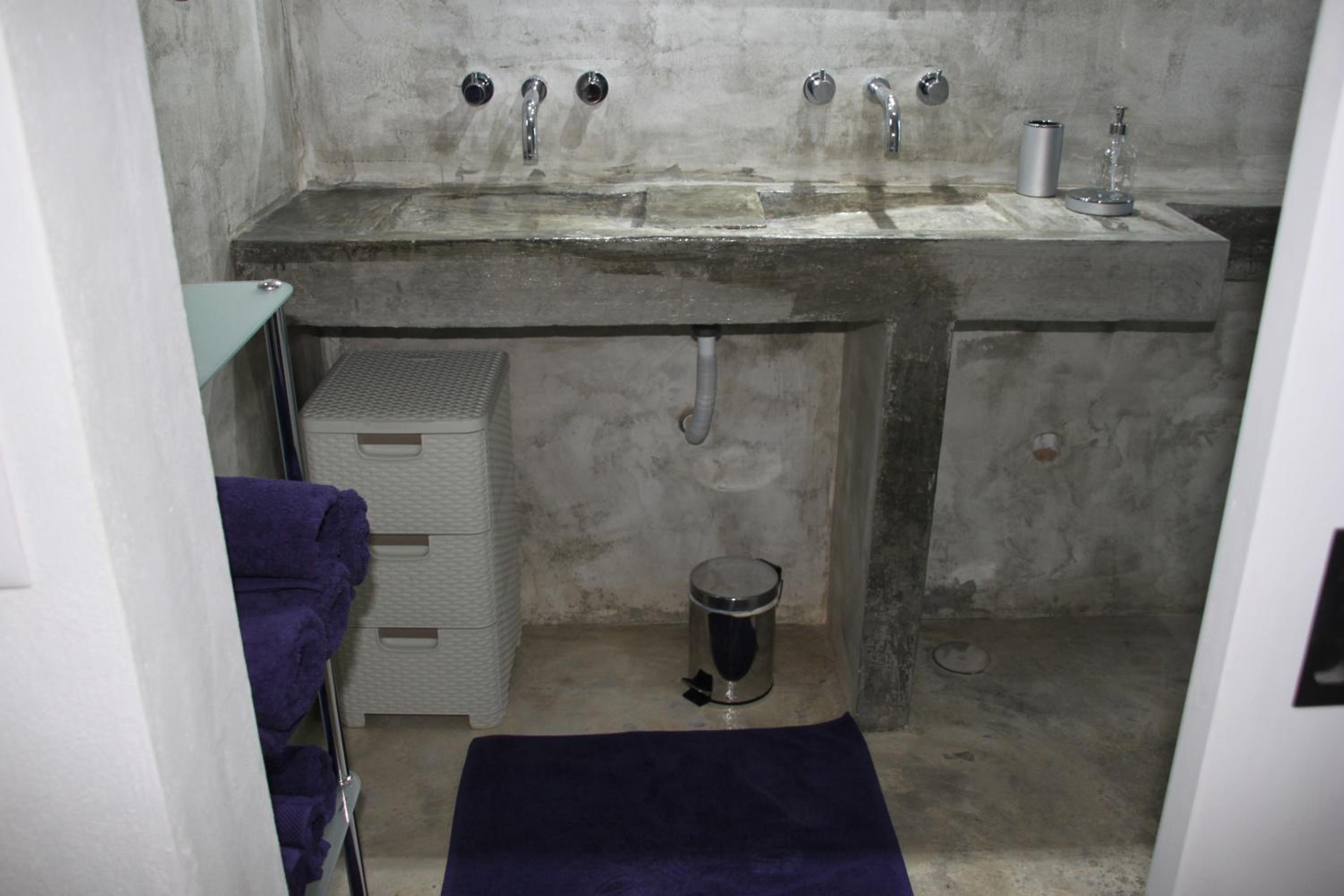Deluxe Queen Room with Two Queen Beds - Photo 2
