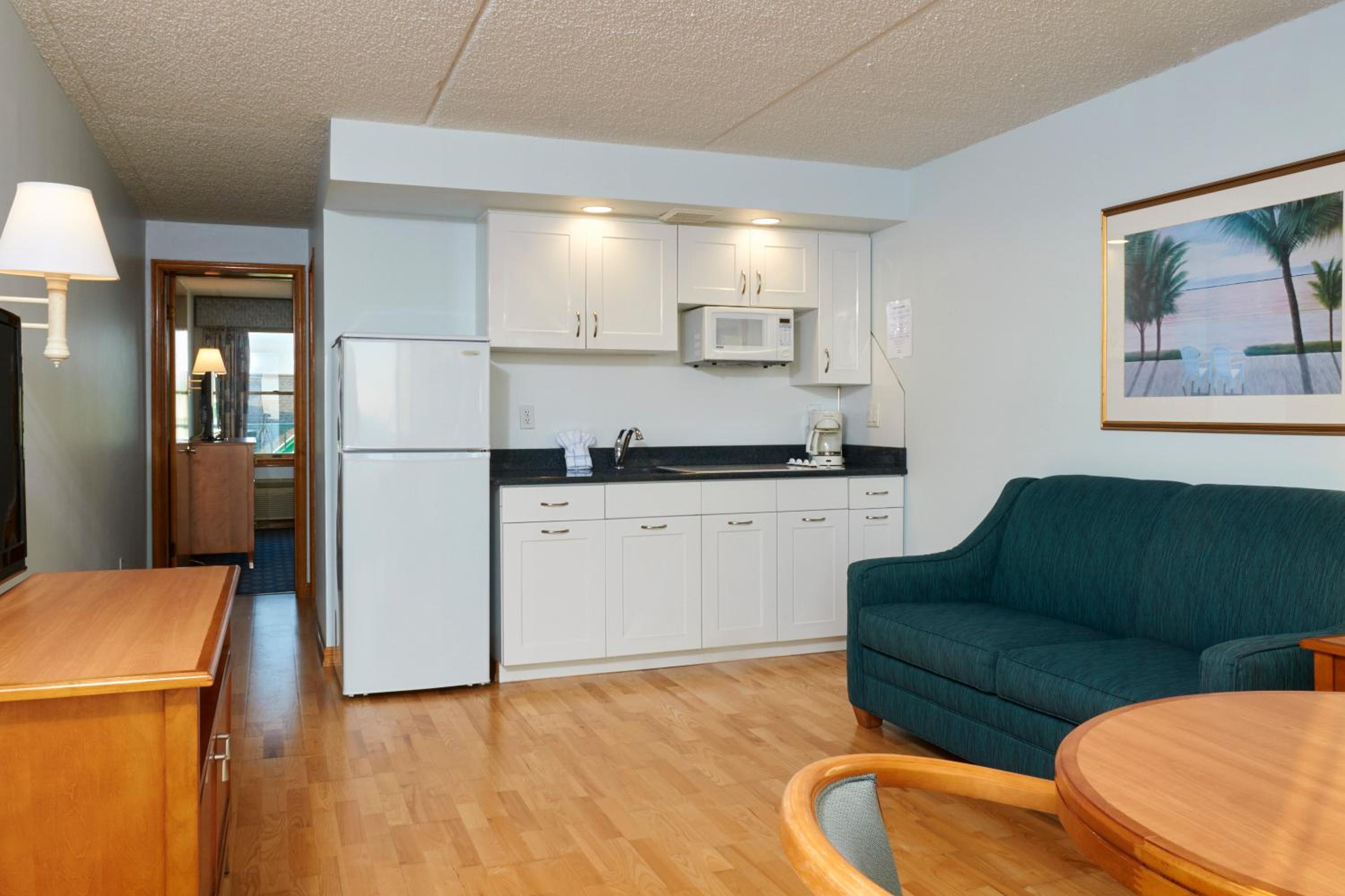 TWO-ROOM ROYAL OCEANFRONT SUITE - Photo 5
