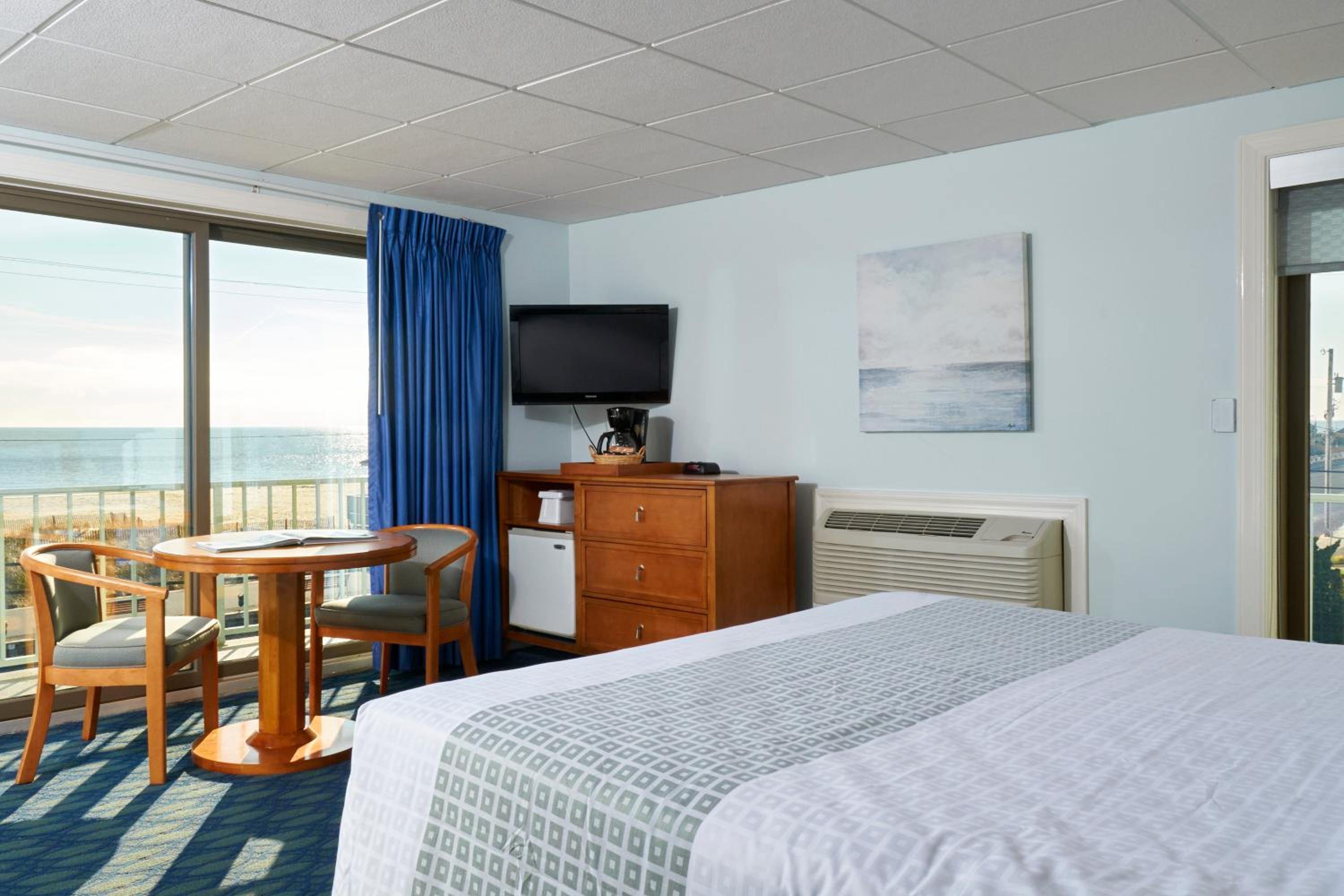Deluxe King Room - Photo 2