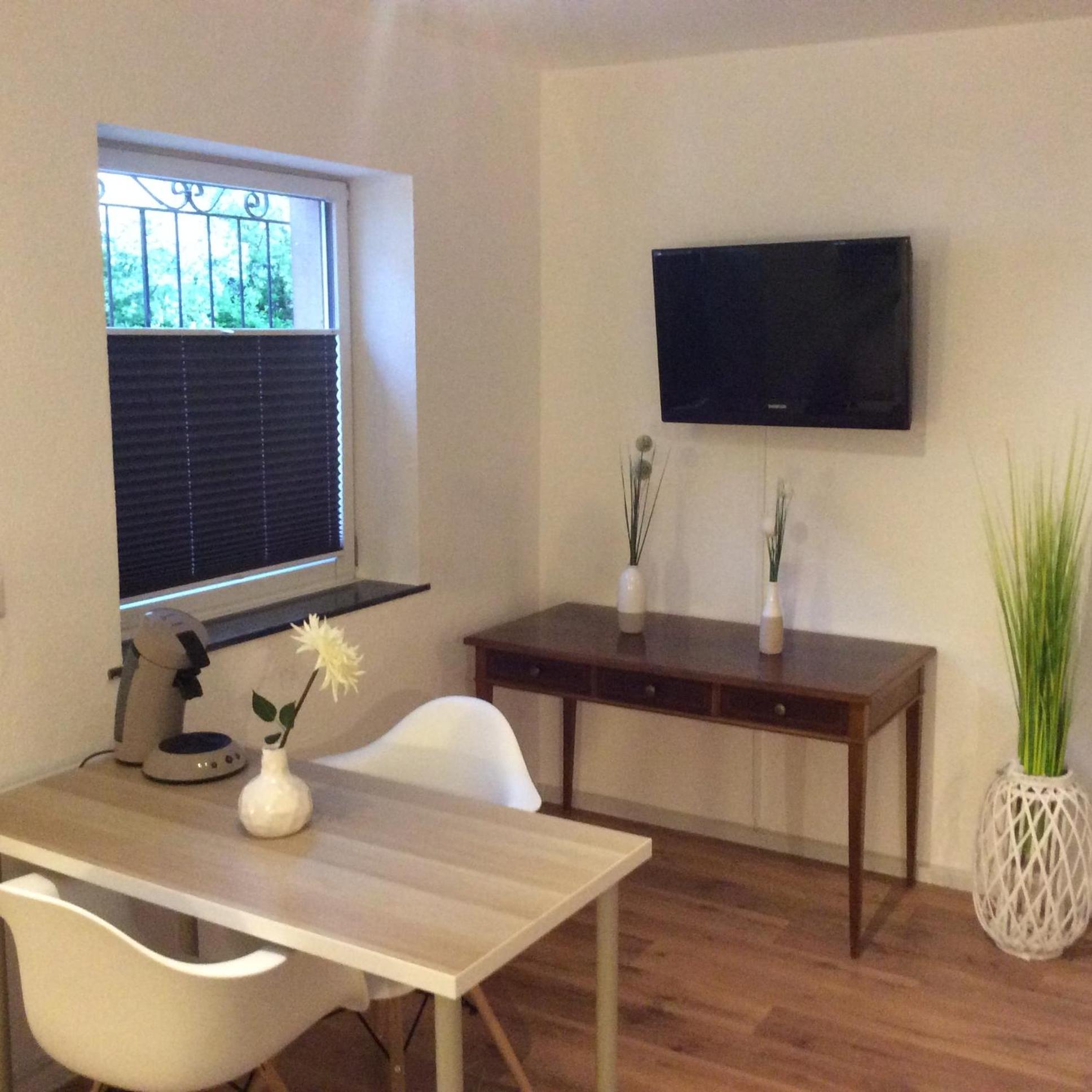 Large Double Room - Photo 3