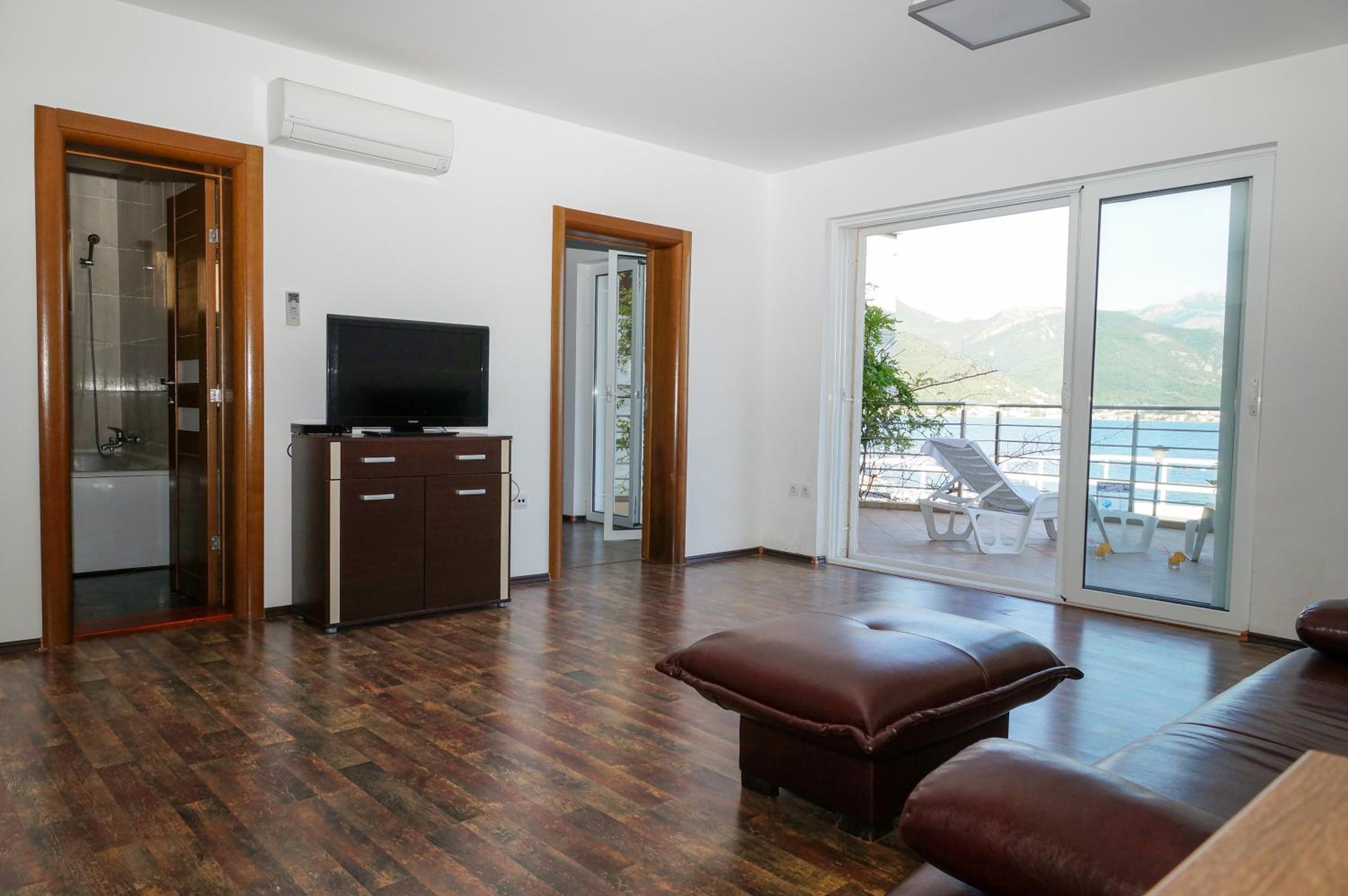 Deluxe Apartment photo 3