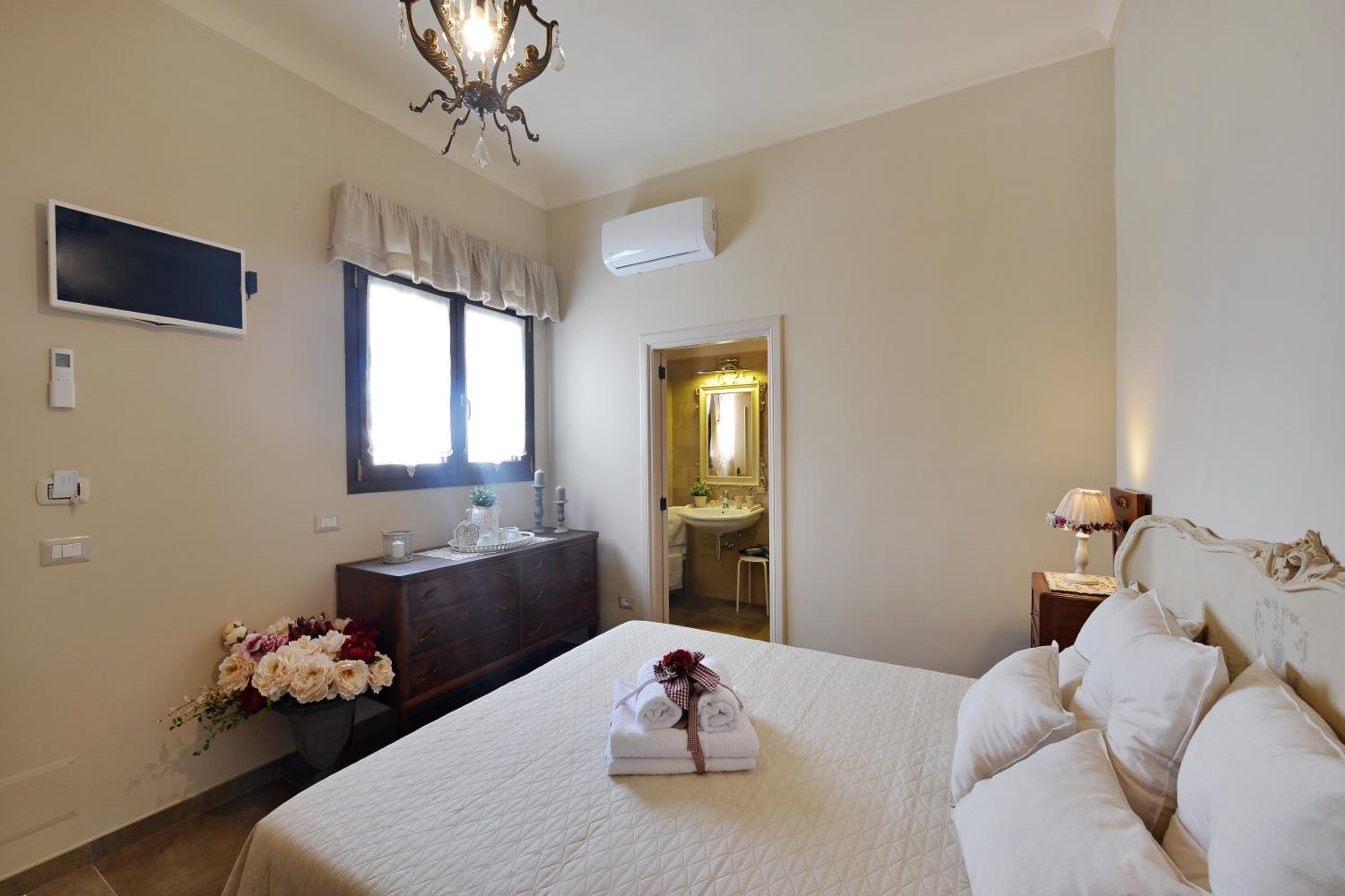 Deluxe Double Room photo 3
