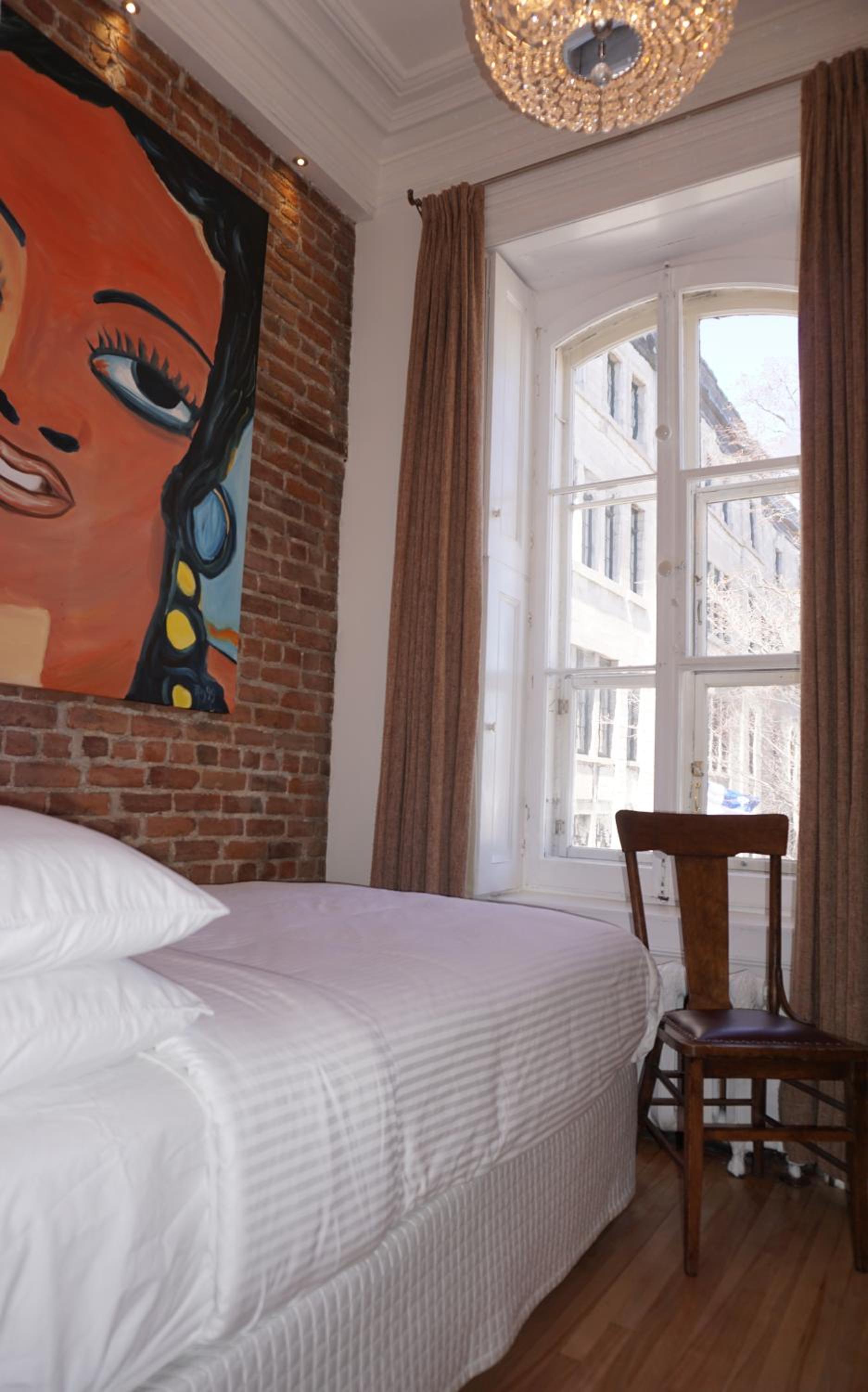 Small Economy Room with Private Bathroom in Hallway for one person photo 1