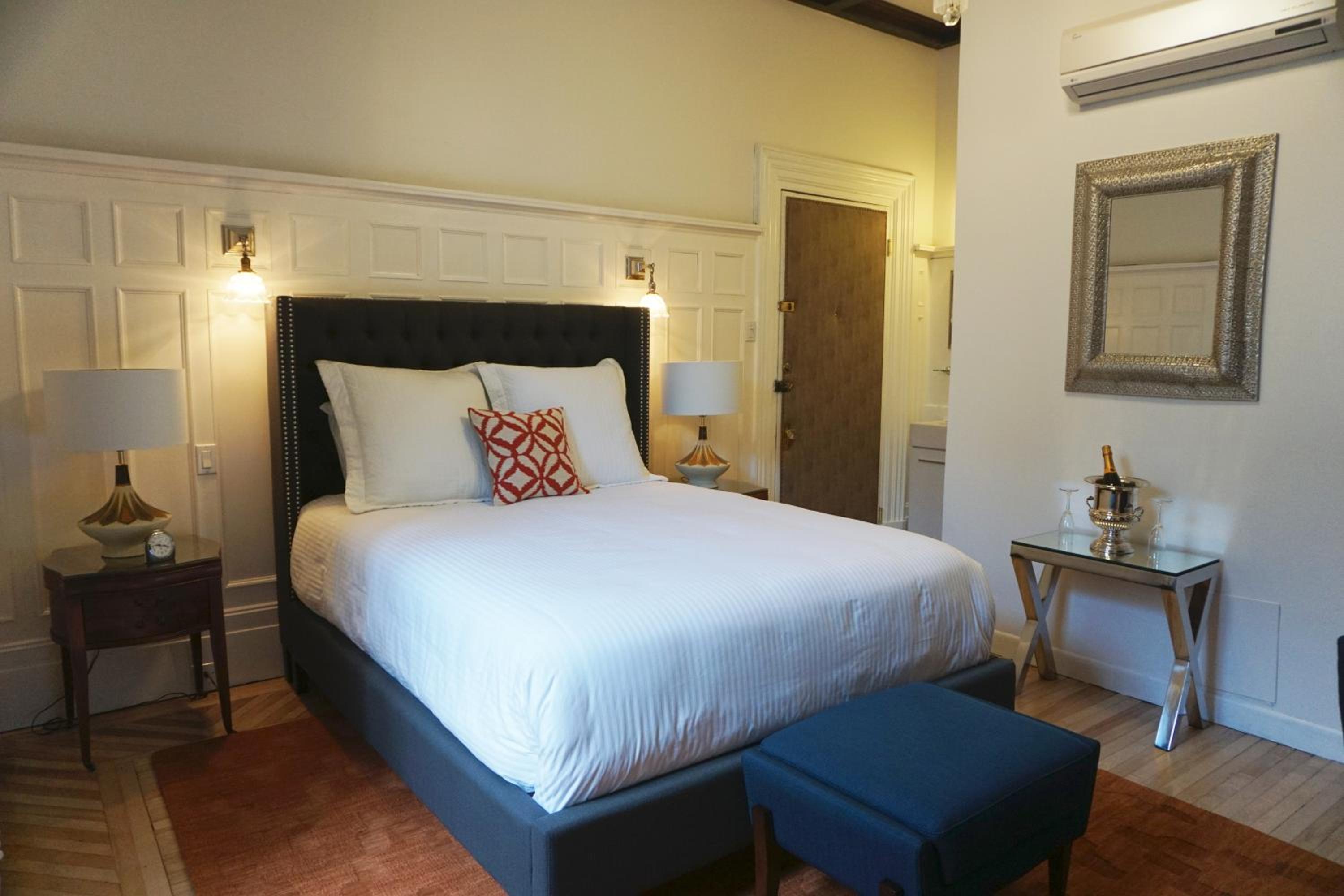 Standard Queen Room photo 2