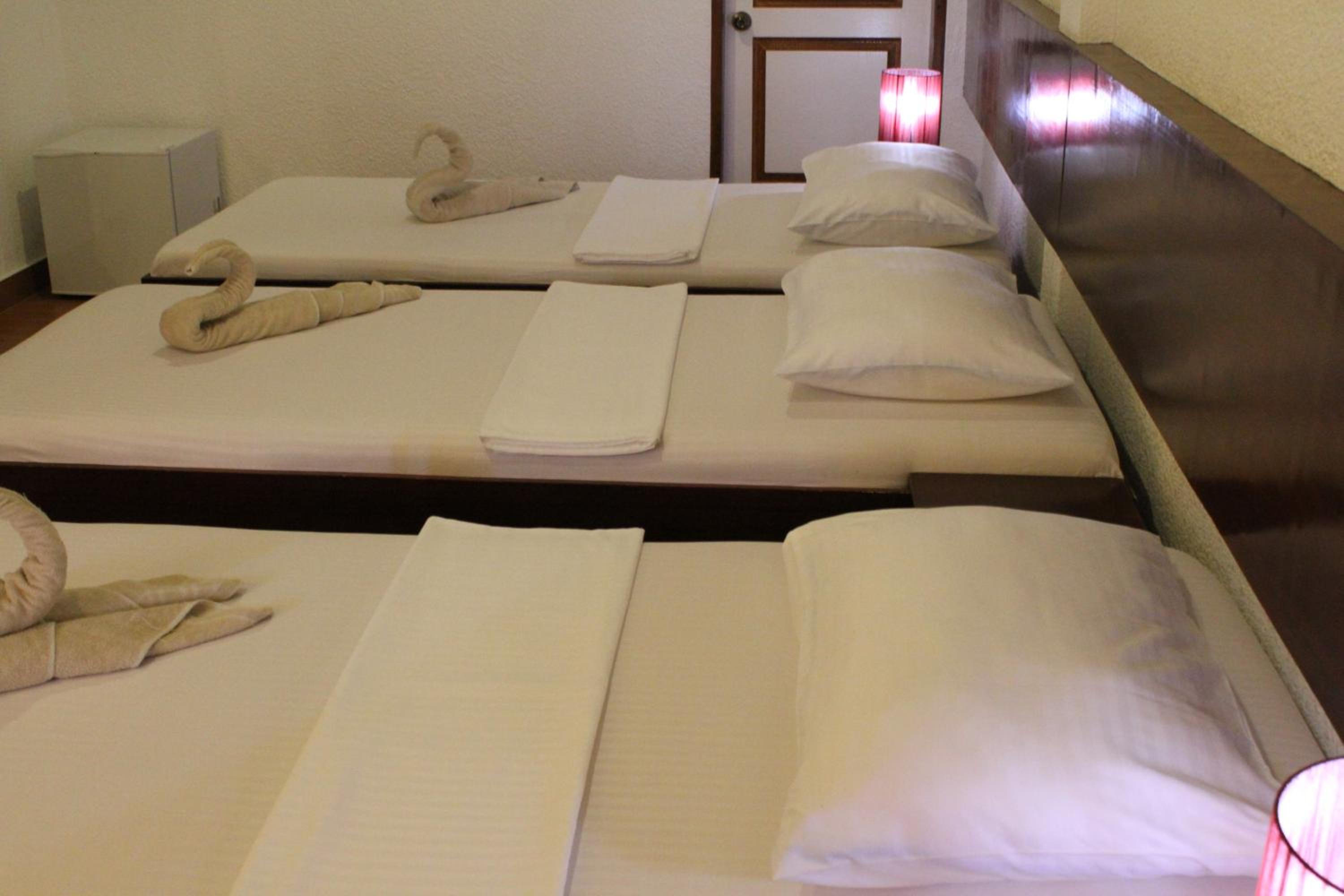 Standard Triple Room - Photo 4