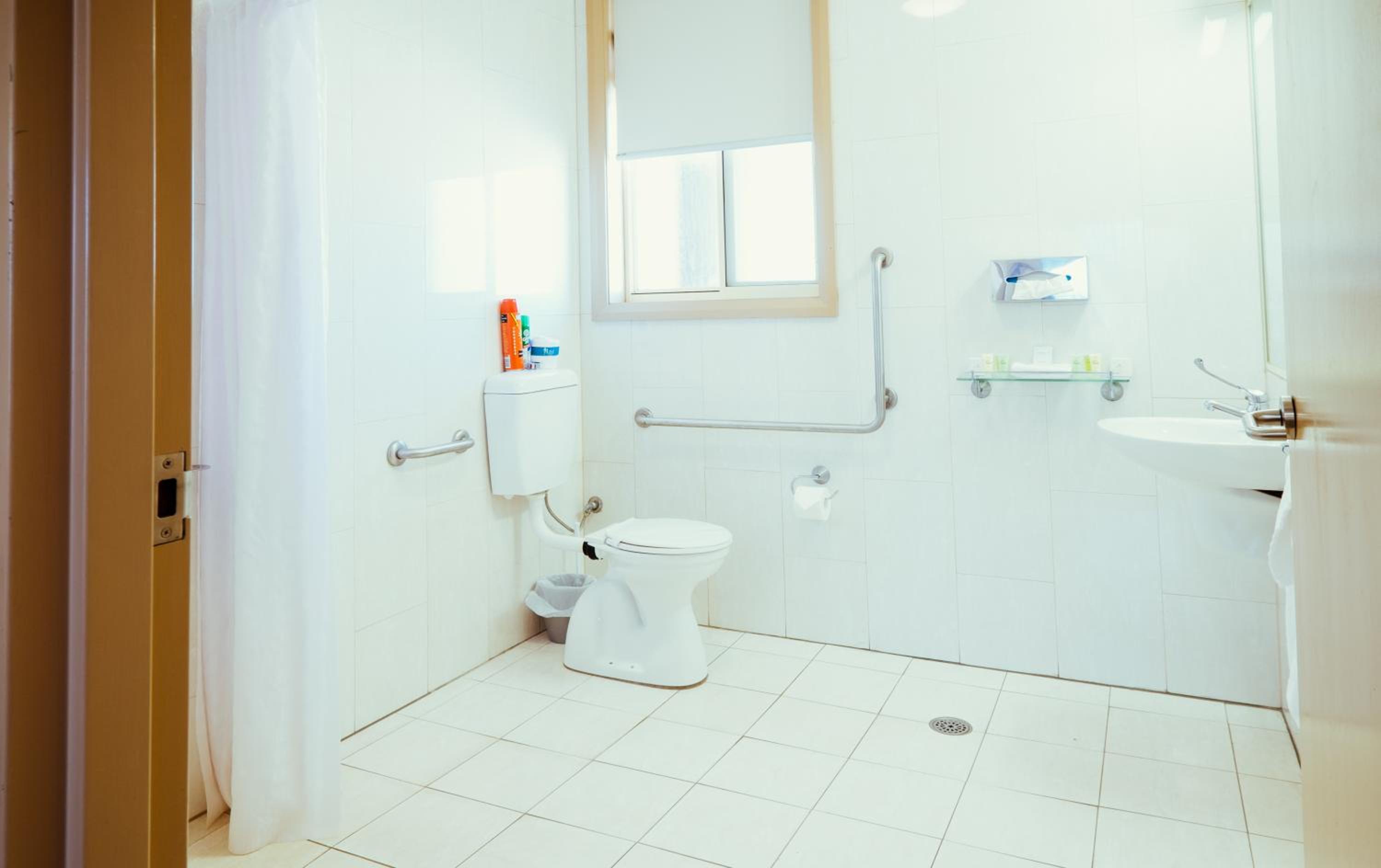 Queen Room - Disability Access photo 3